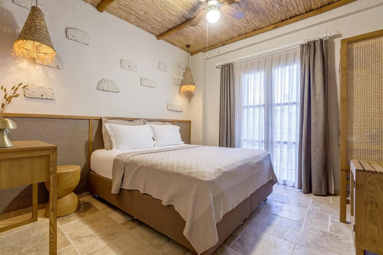 Photo of the whole room, Bed in Lika Alacati