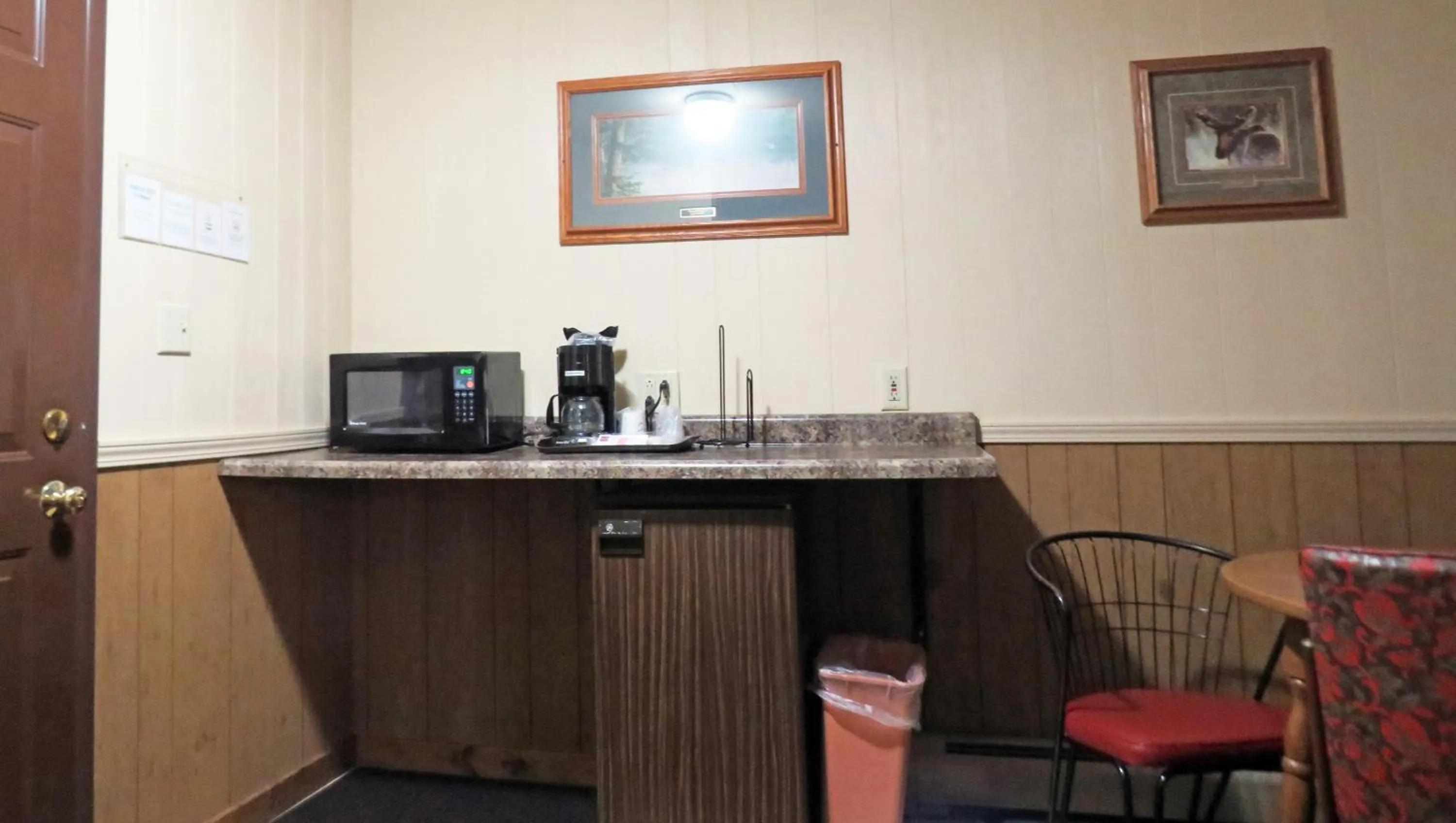 Photo of the whole room in Indianhead Ironwood Hotel