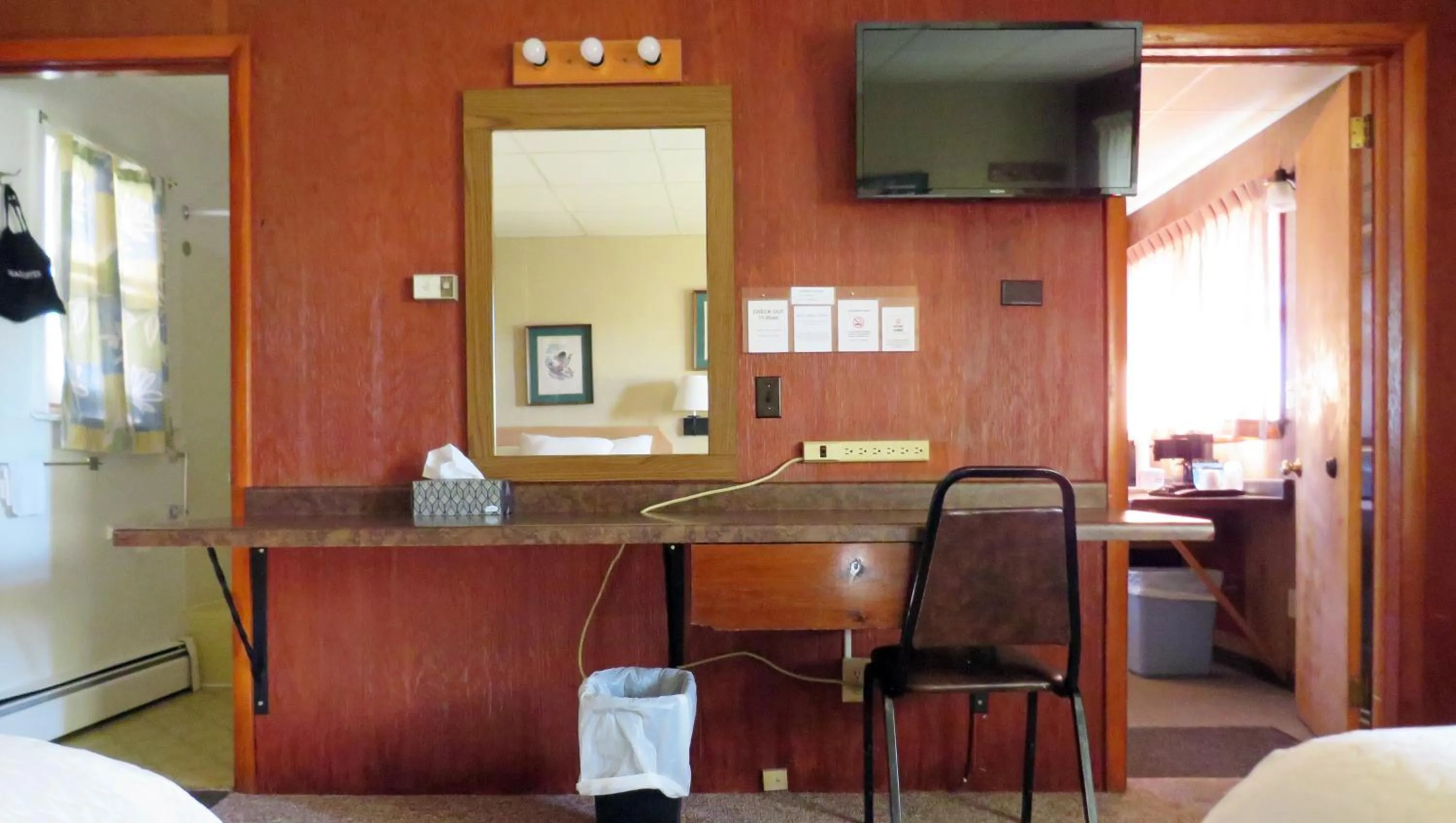 Bed in Indianhead Ironwood Hotel