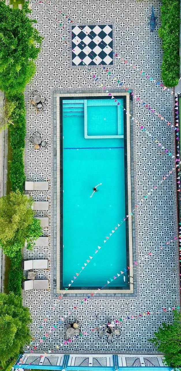 Swimming pool in Damnak Borey Resort