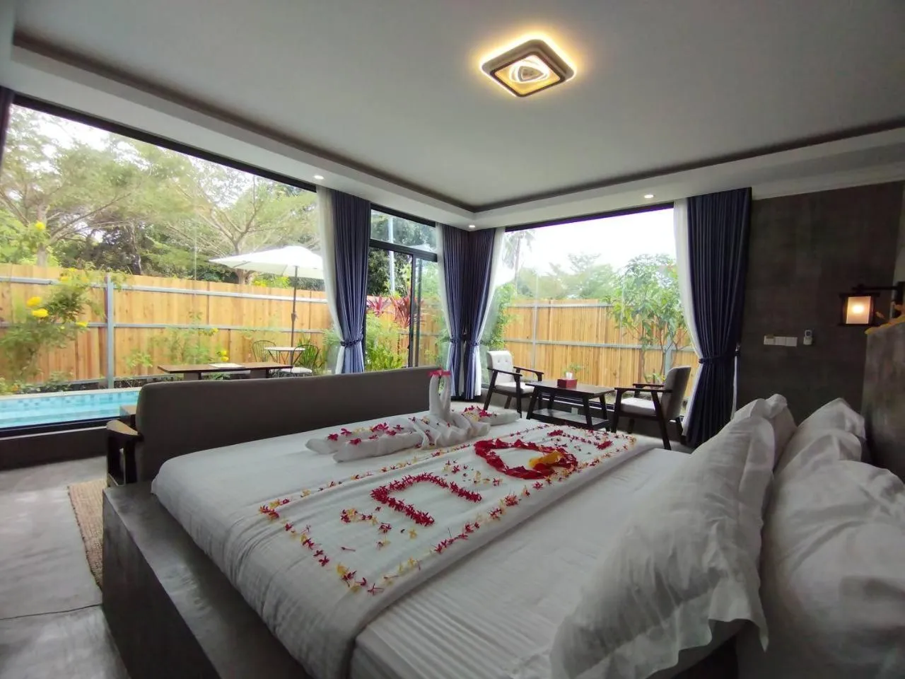 Guests, Bed in Damnak Borey Resort