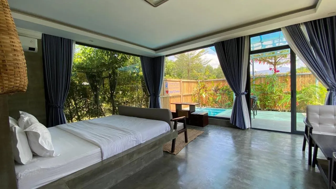 Bedroom, Bed in Damnak Borey Resort