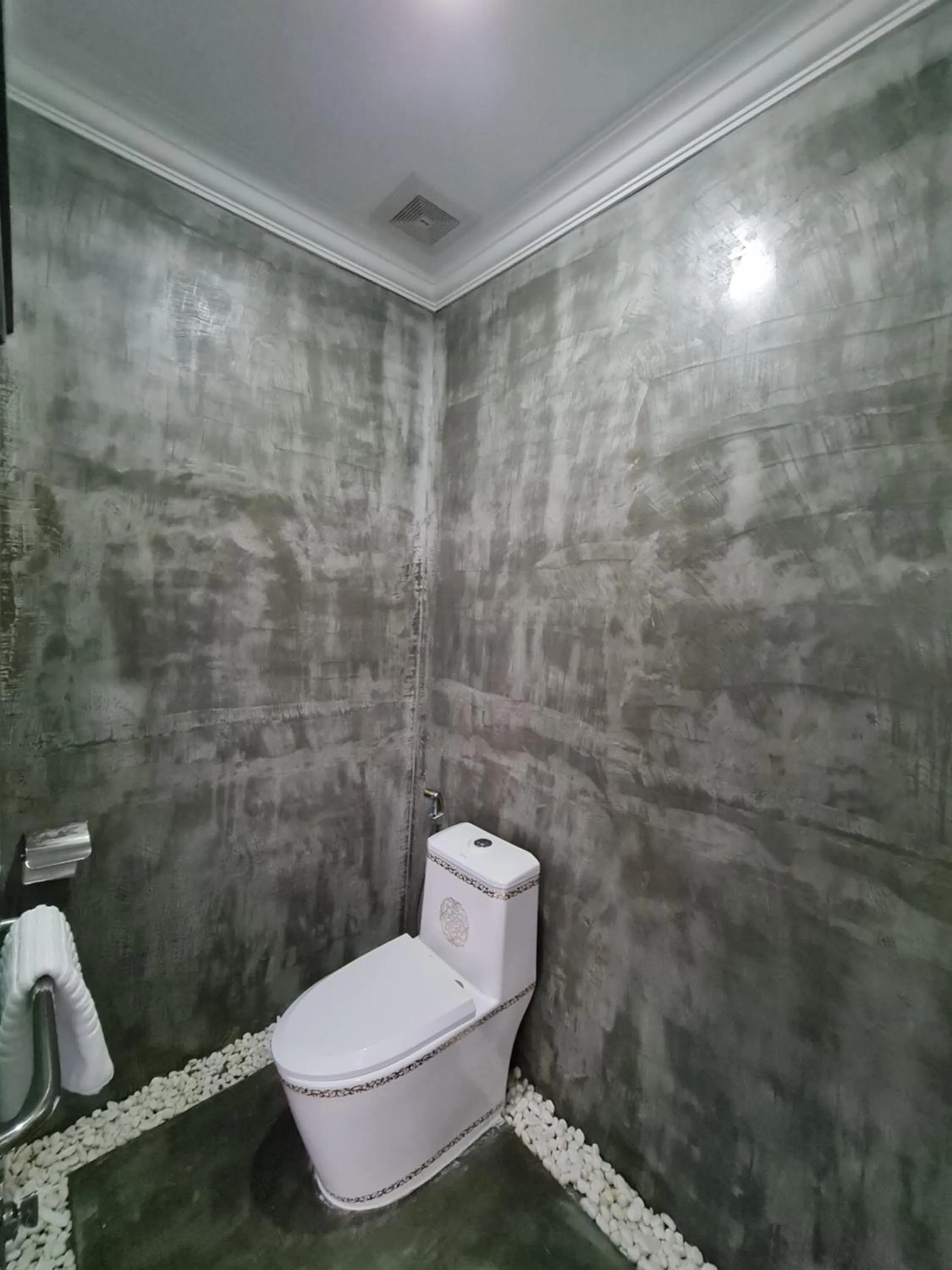 Toilet in Damnak Borey Resort