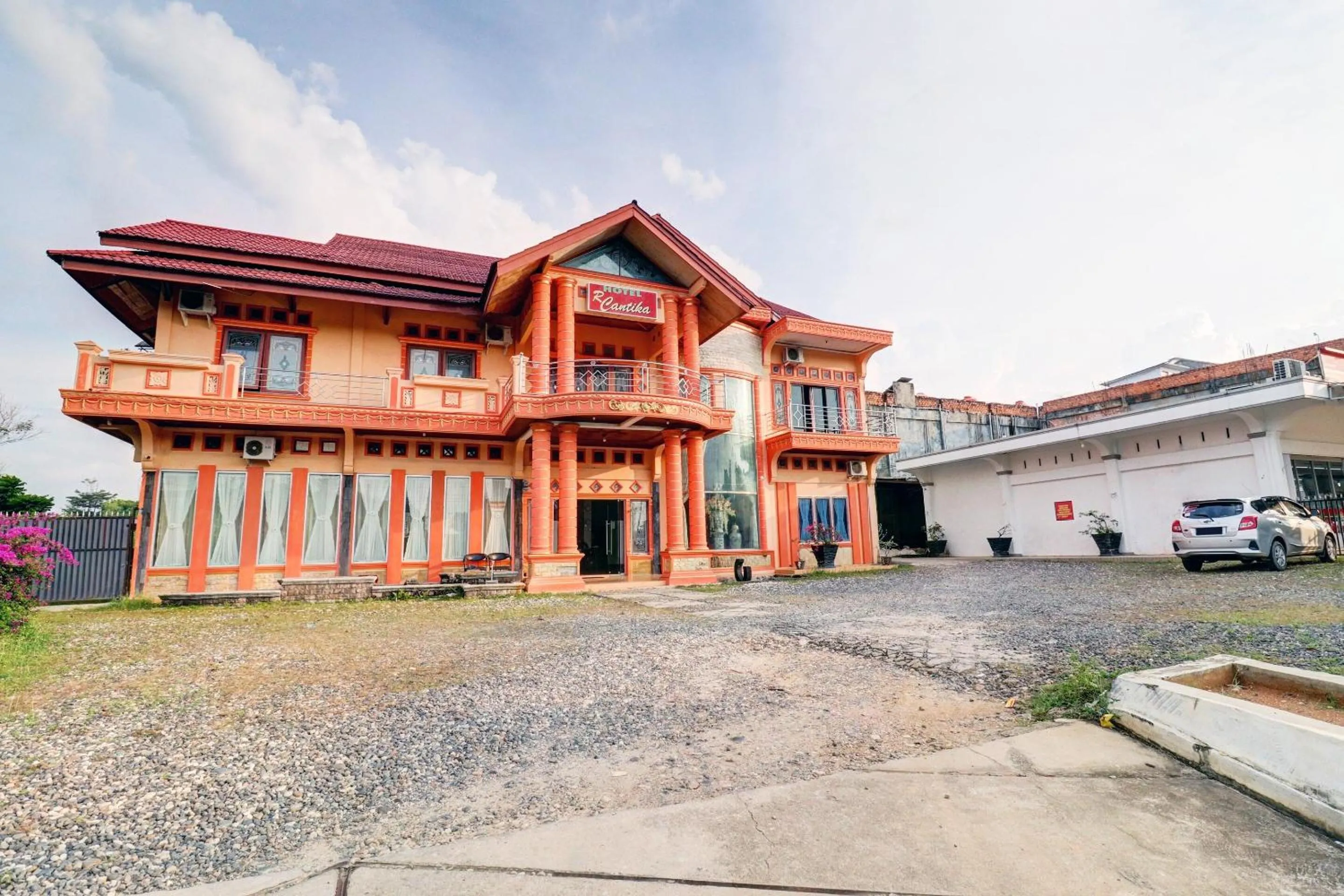 Facade/entrance in OYO Life 11350O Hotel R Cantika Syariah