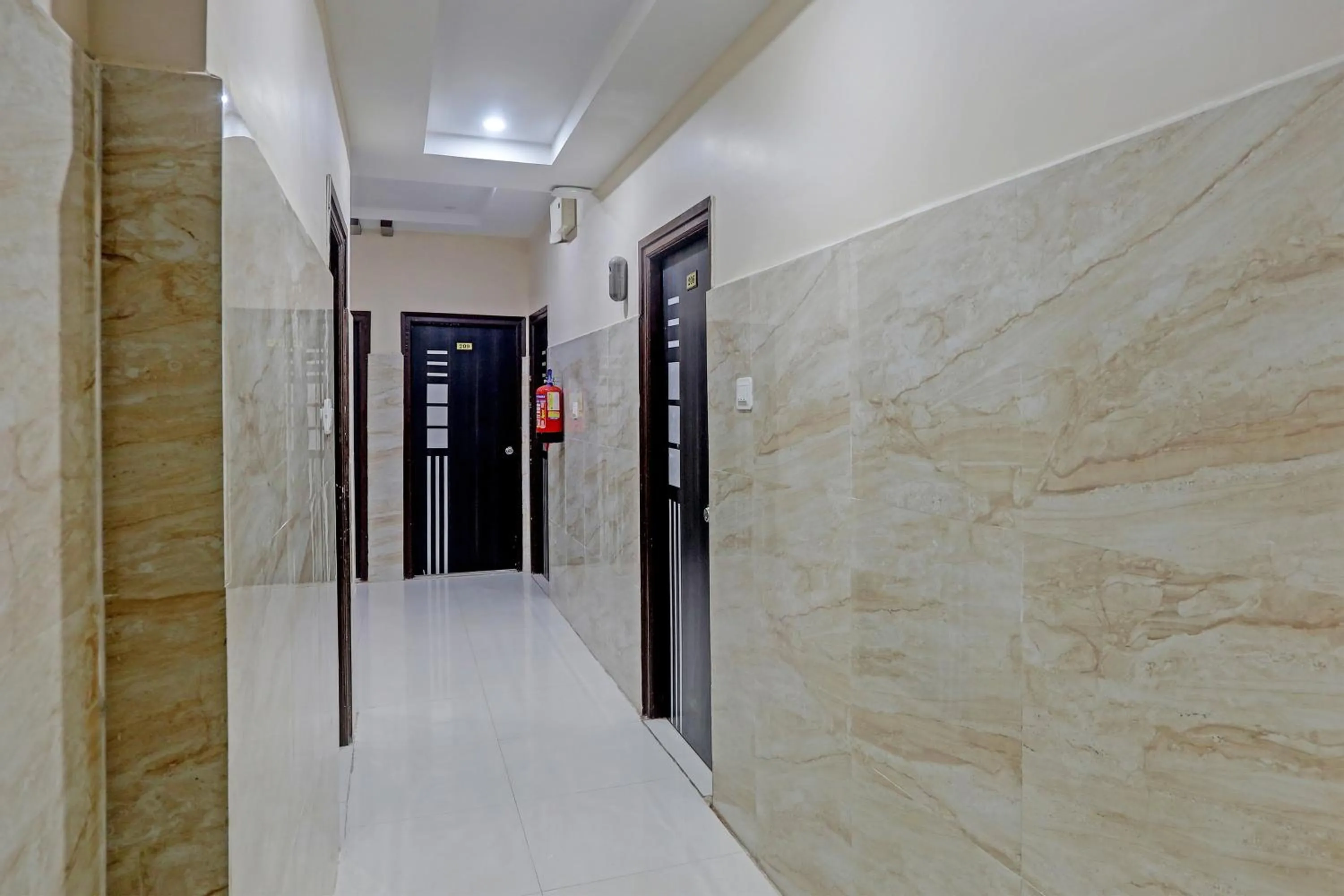 Lobby or reception in Collection O White House Near KIMS Kondapur.