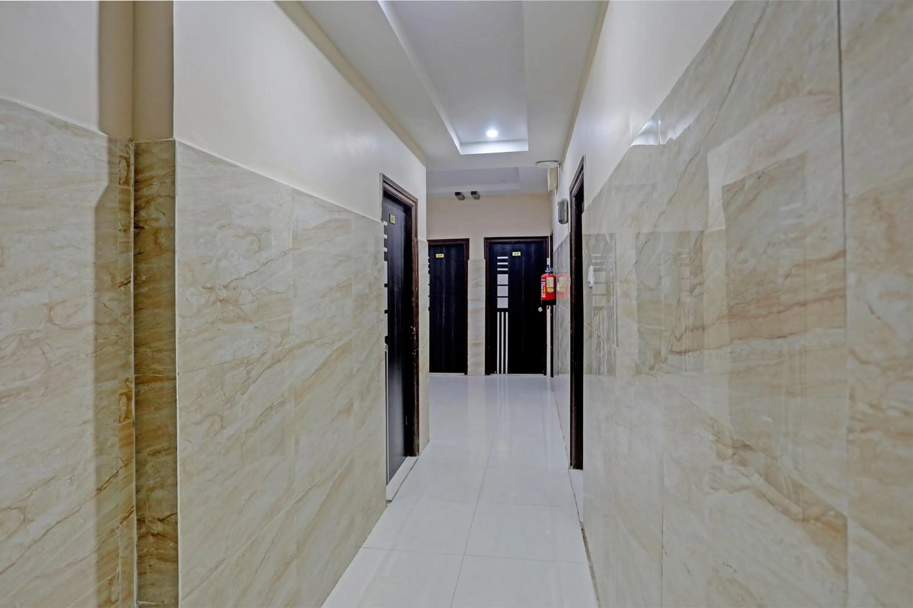 Lobby or reception in Collection O White House Near KIMS Kondapur.