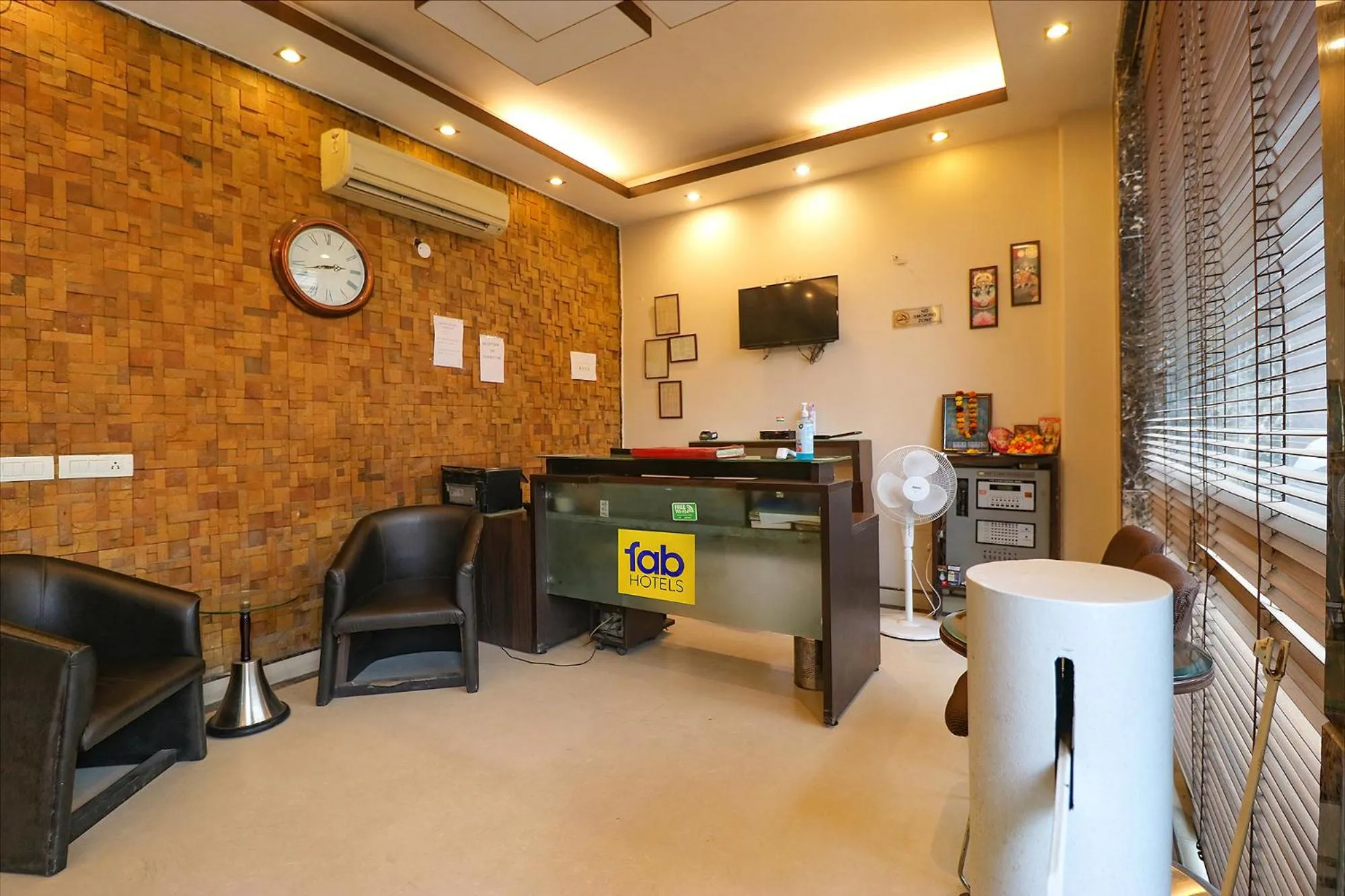 Lobby or reception in FabExpress Llyod Residency