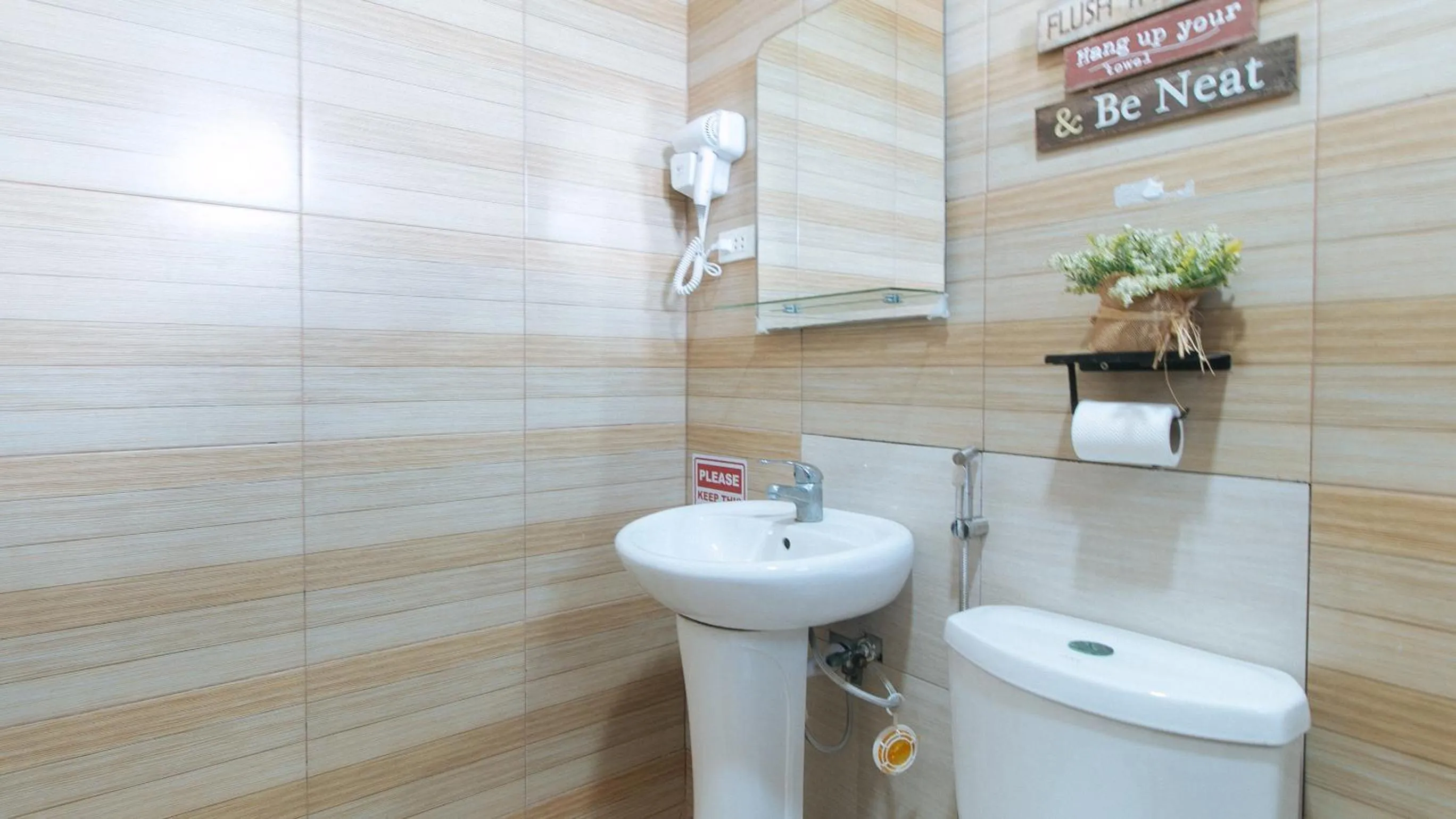 Shower in RedDoorz Hostel @ St. Paul Village LapuLapu