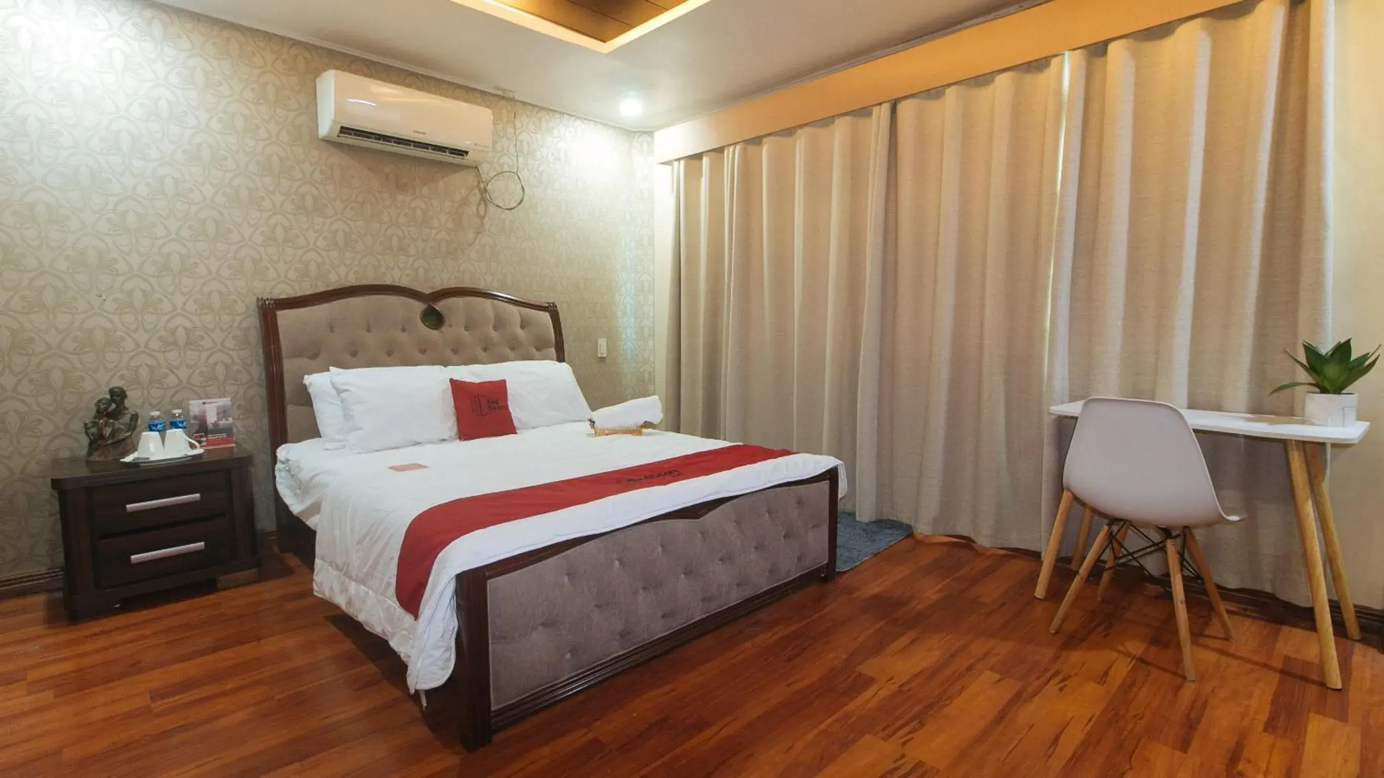 Double Room in RedDoorz Hostel @ St. Paul Village LapuLapu Double Room in RedDoorz Hostel @ St. Paul Village LapuLapu
