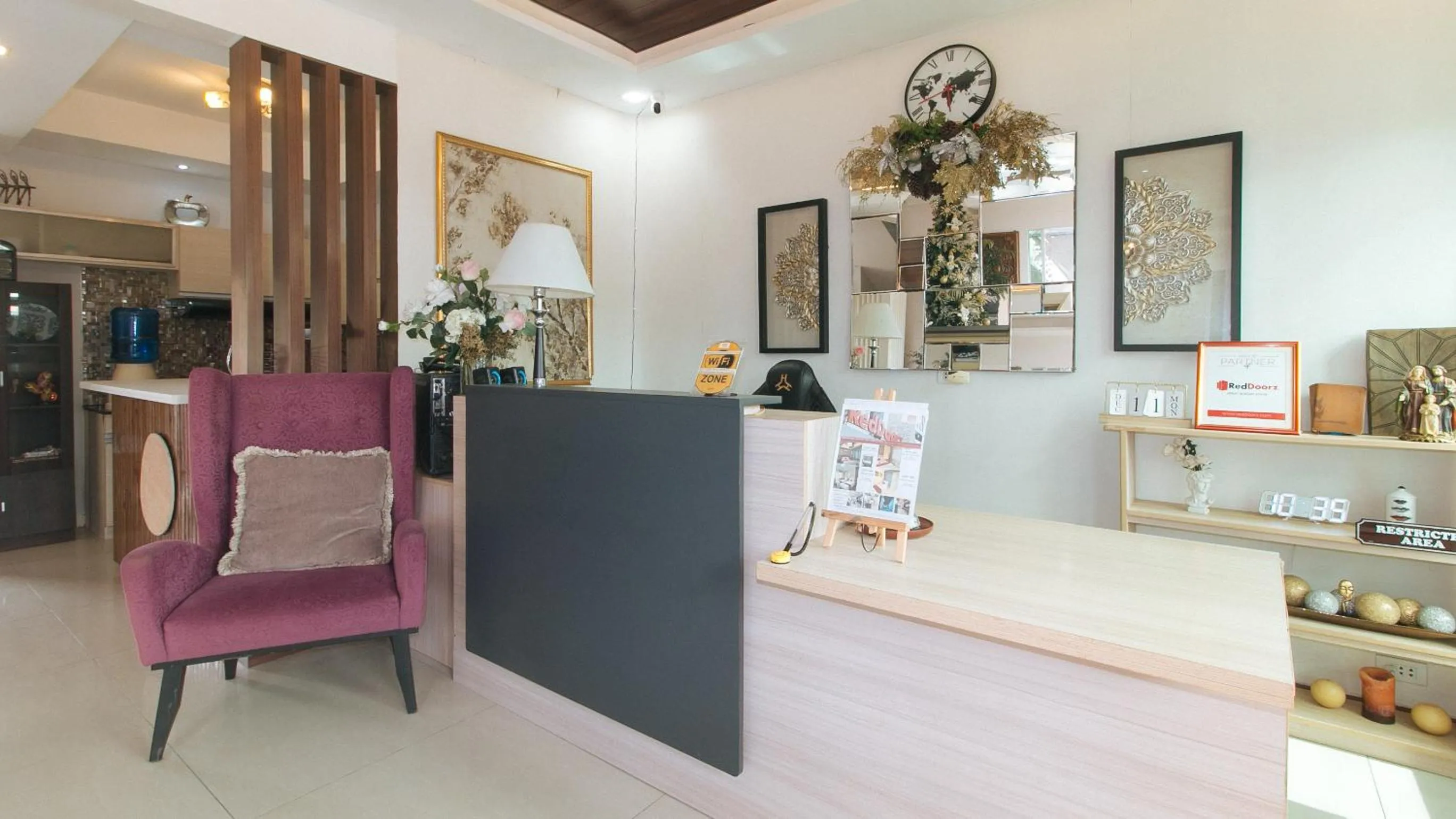 Lobby or reception in RedDoorz Hostel @ St. Paul Village LapuLapu