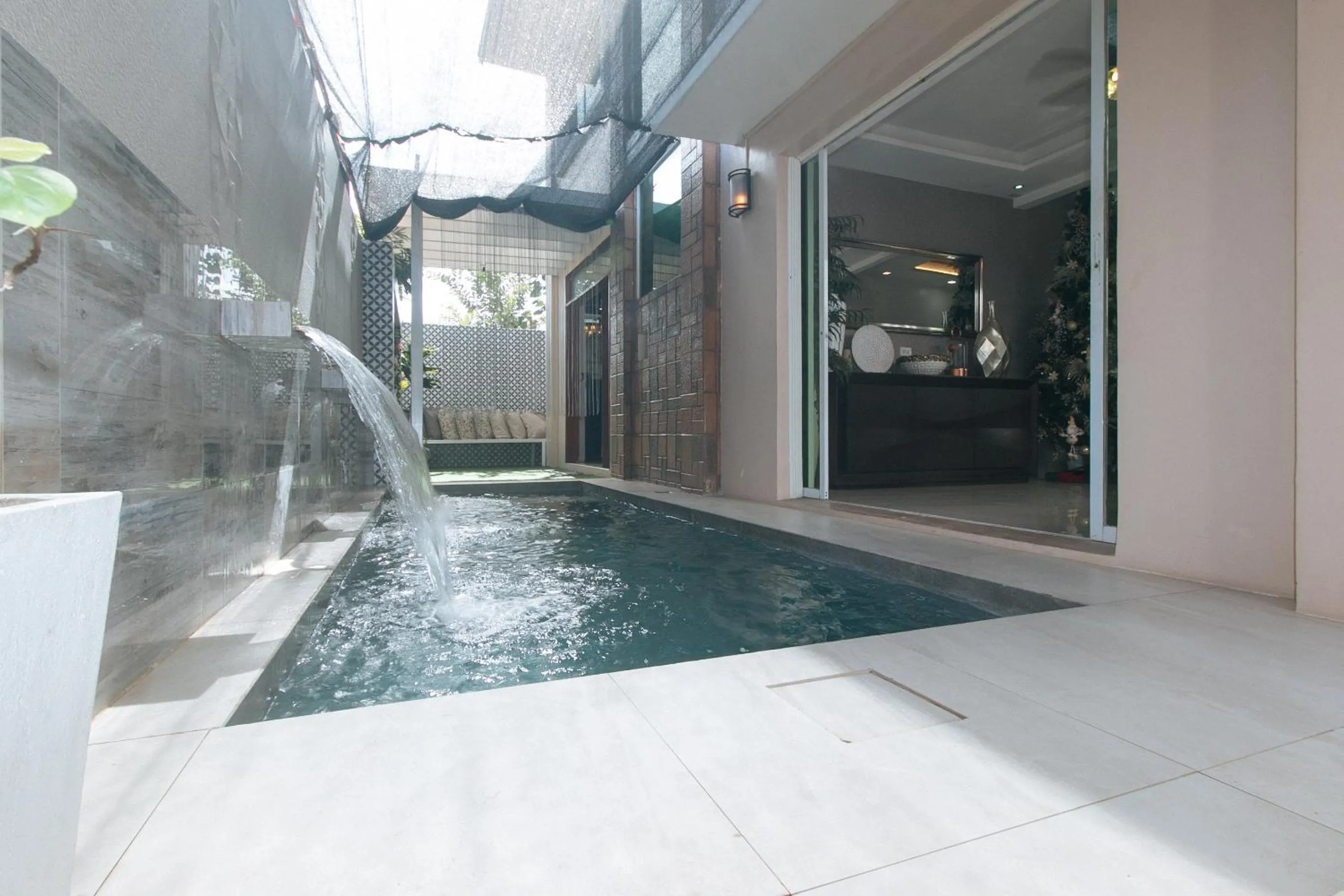 Pool view in RedDoorz Hostel @ St. Paul Village LapuLapu