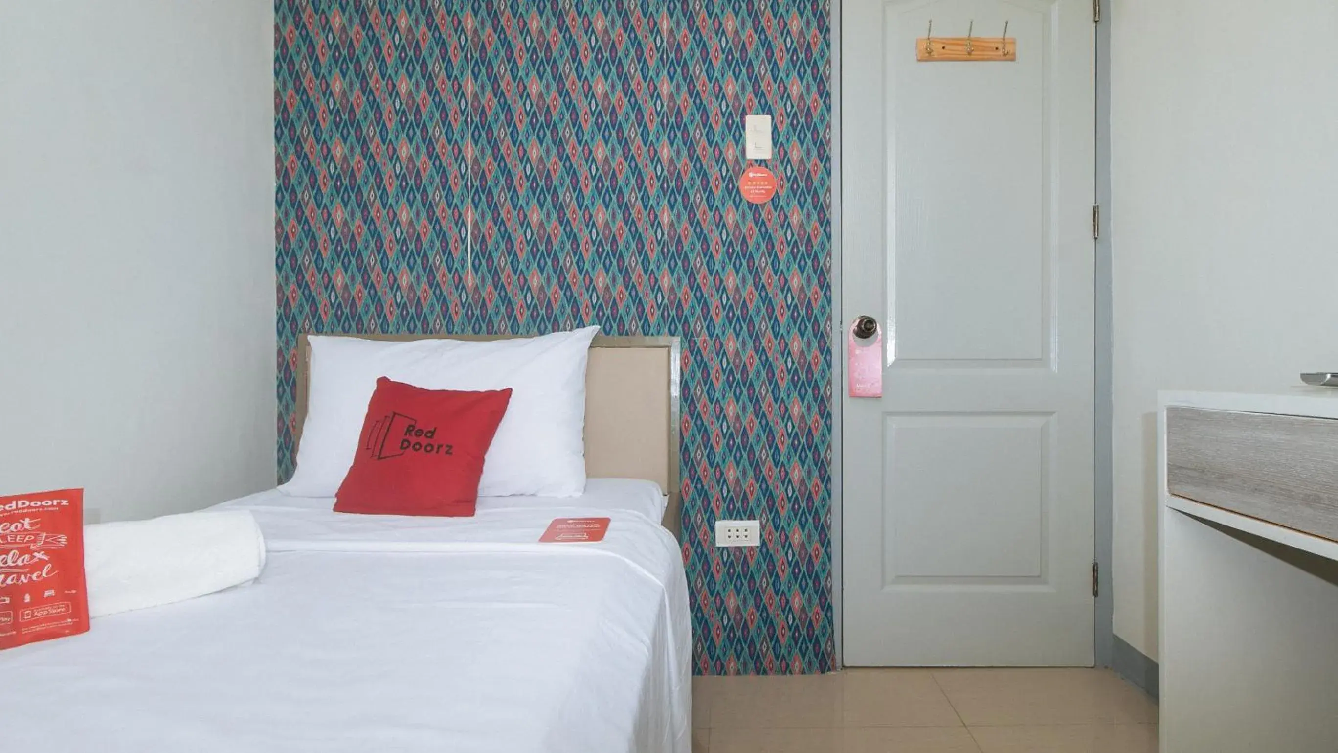 Single Room with Shared Bathroom - single occupancy in RedDoorz Hostel @ St. Paul Village LapuLapu Single Room with Shared Bathroom - single occupancy in RedDoorz Hostel @ St. Paul Village LapuLapu