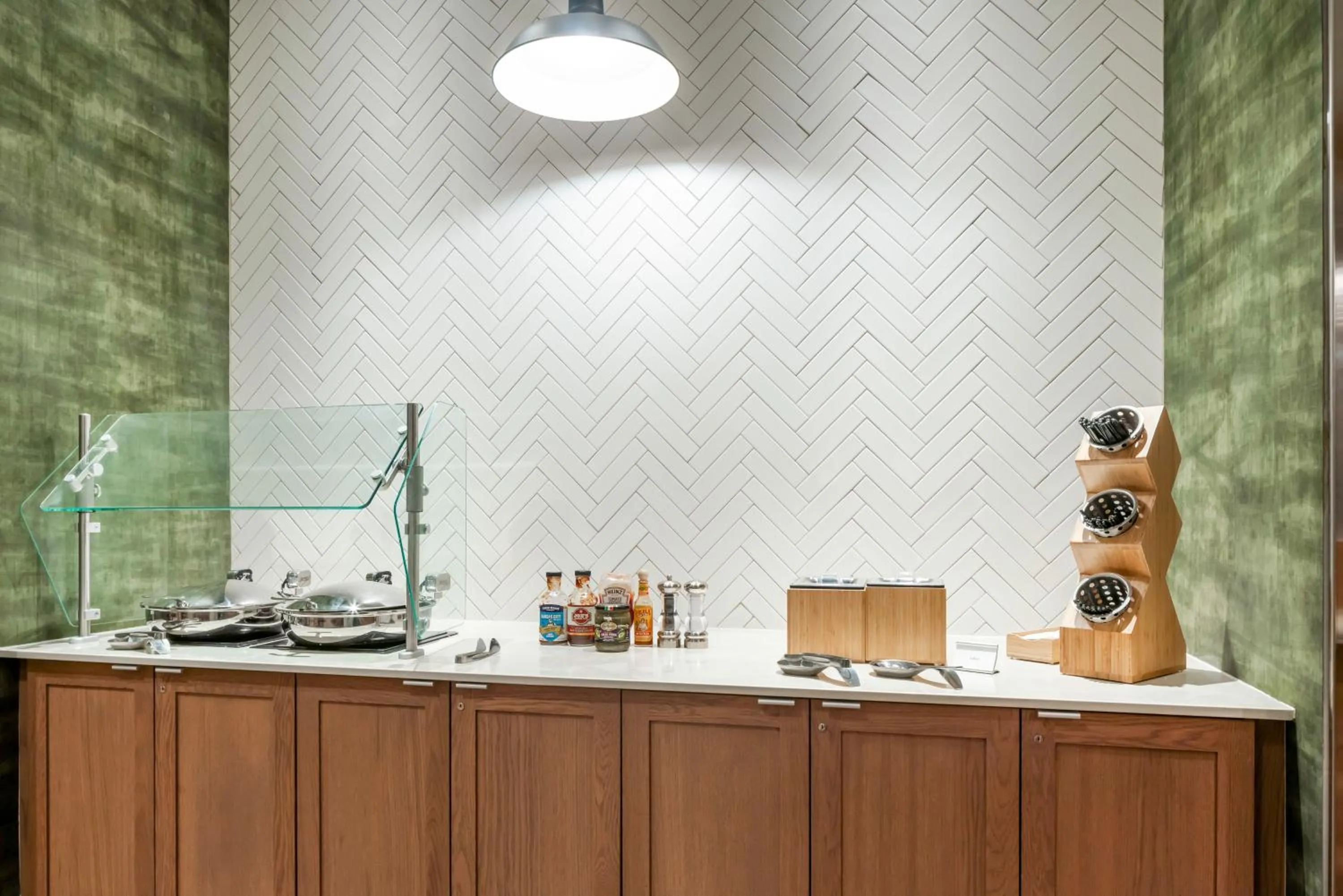 Food and drinks in Fairfield by Marriott Inn & Suites Kansas City North, Gladstone