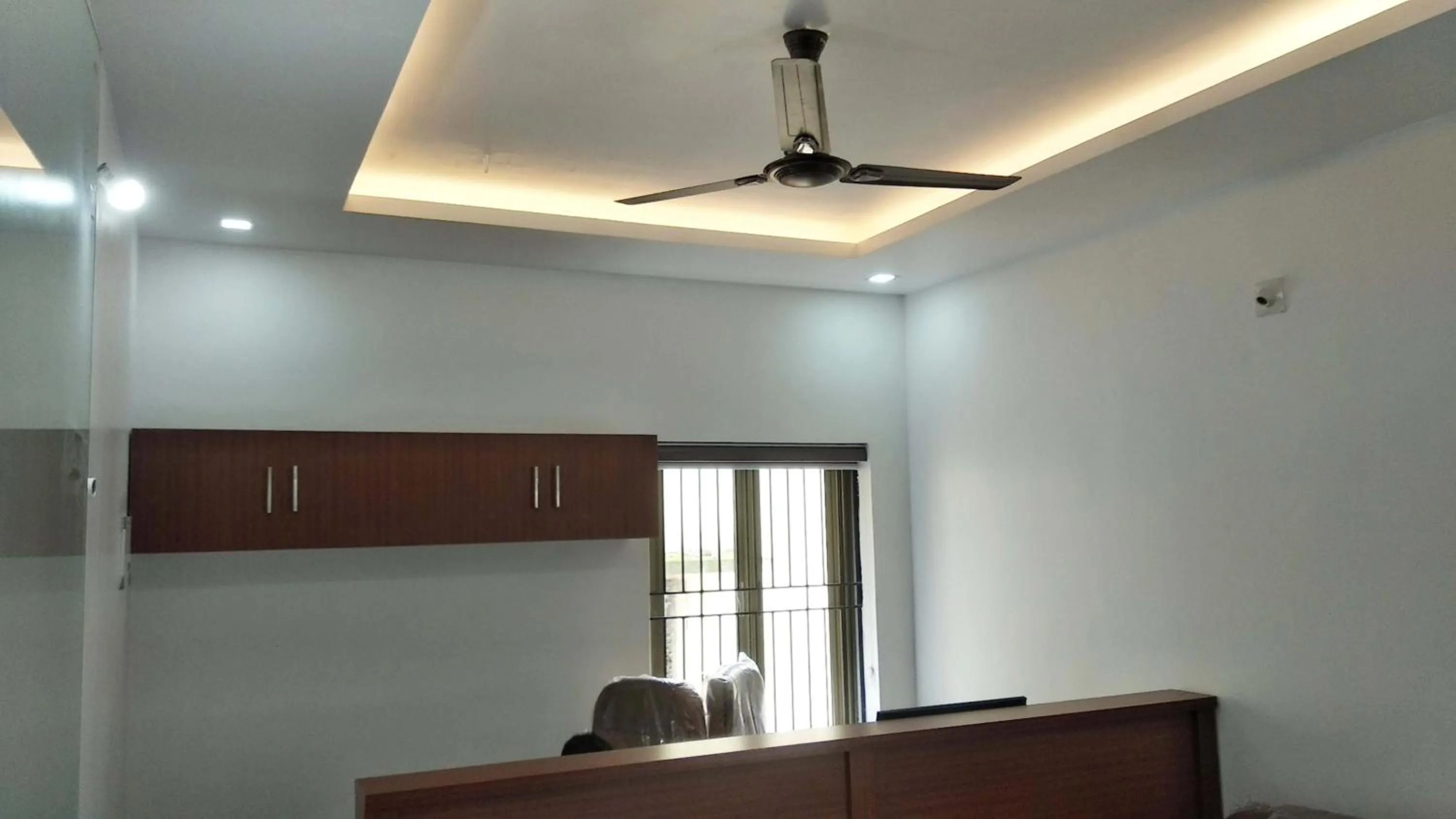 Restaurant/places to eat in THEKKUMPURAM RESIDENCY