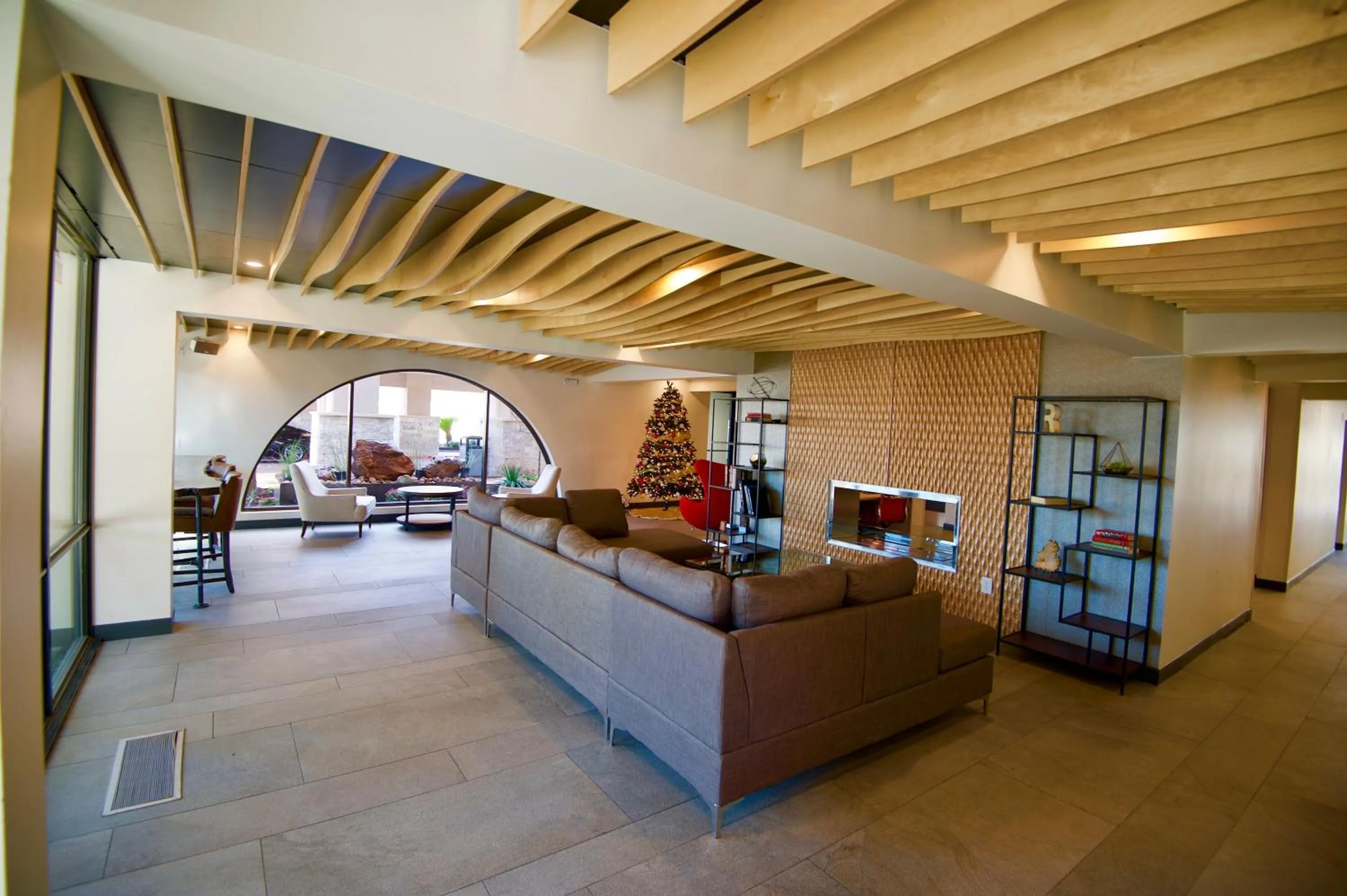 Communal lounge/ TV room in Ramada by Wyndham Austin South