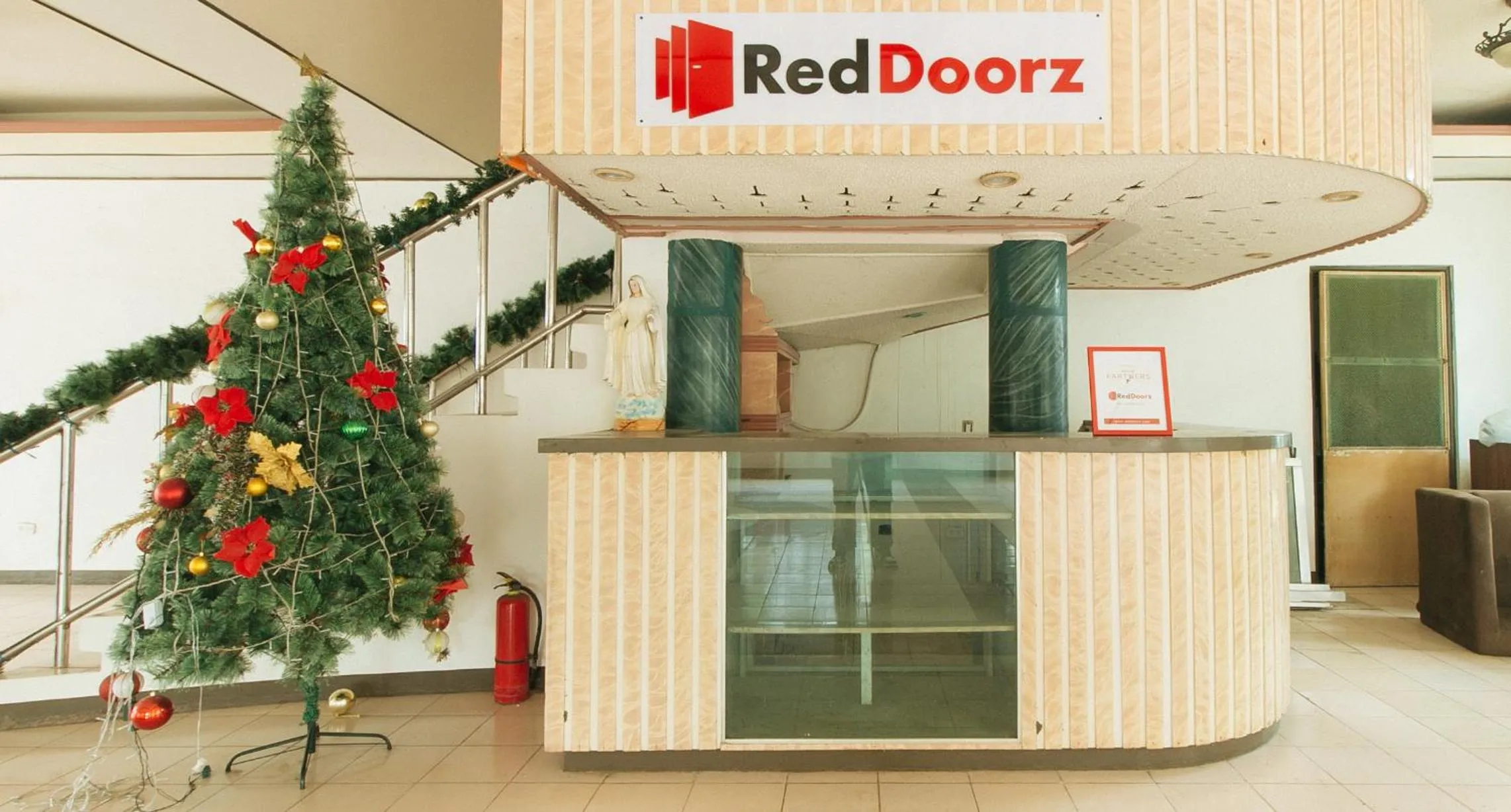 Lobby or reception in RedDoorz at Royal Grande Beach Resort Batangas