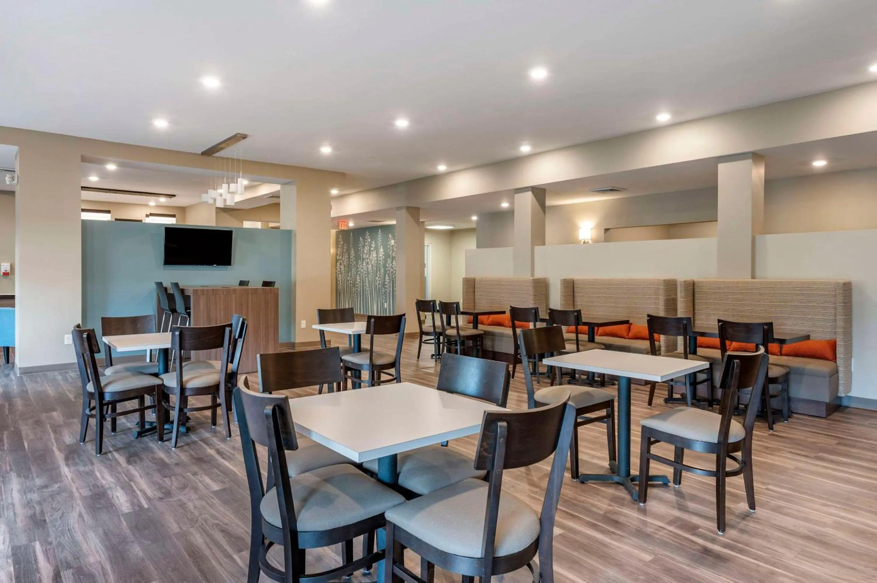 Breakfast in MainStay Suites Georgetown Lexington North