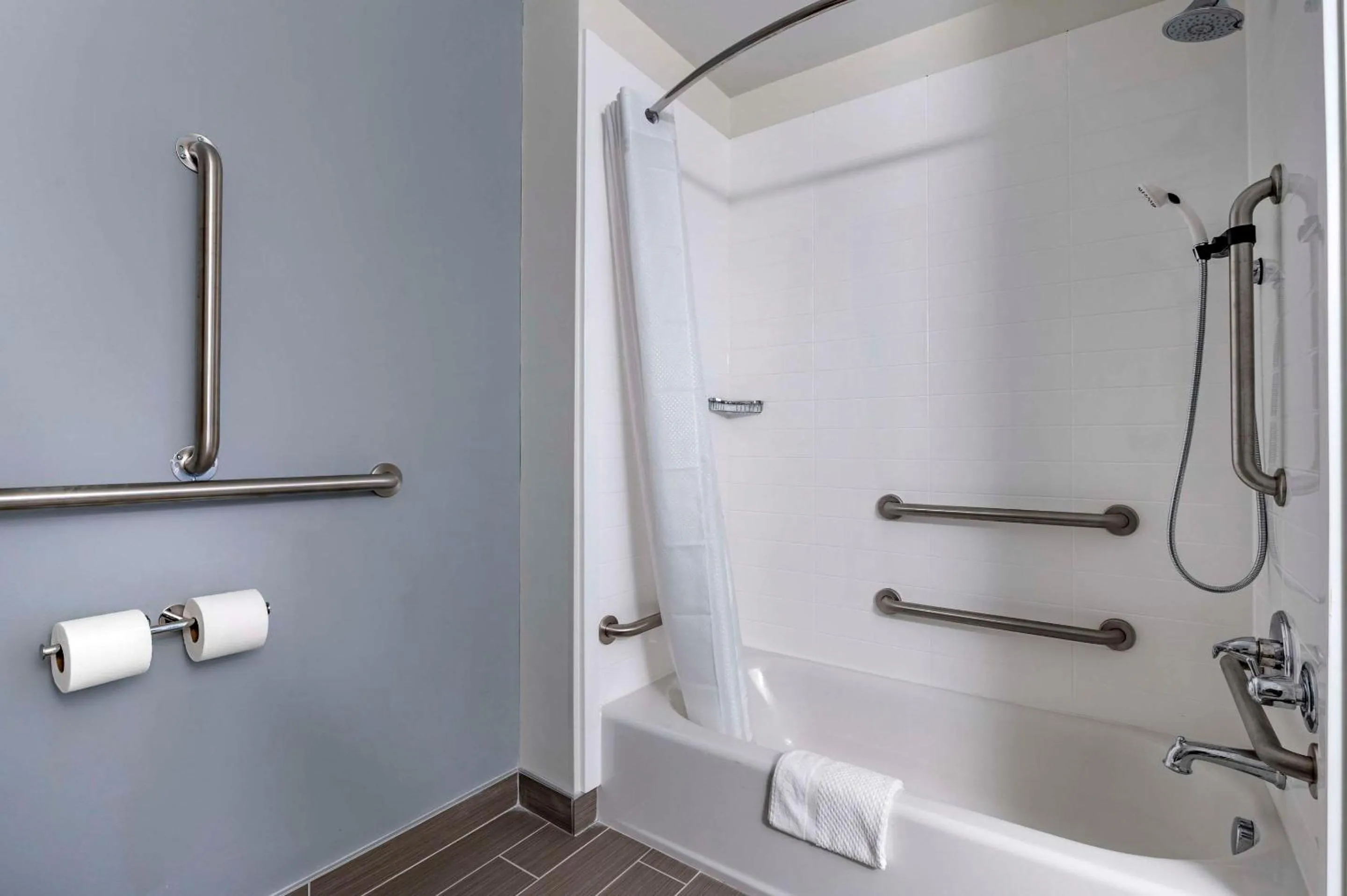 Bedroom in MainStay Suites Georgetown Lexington North