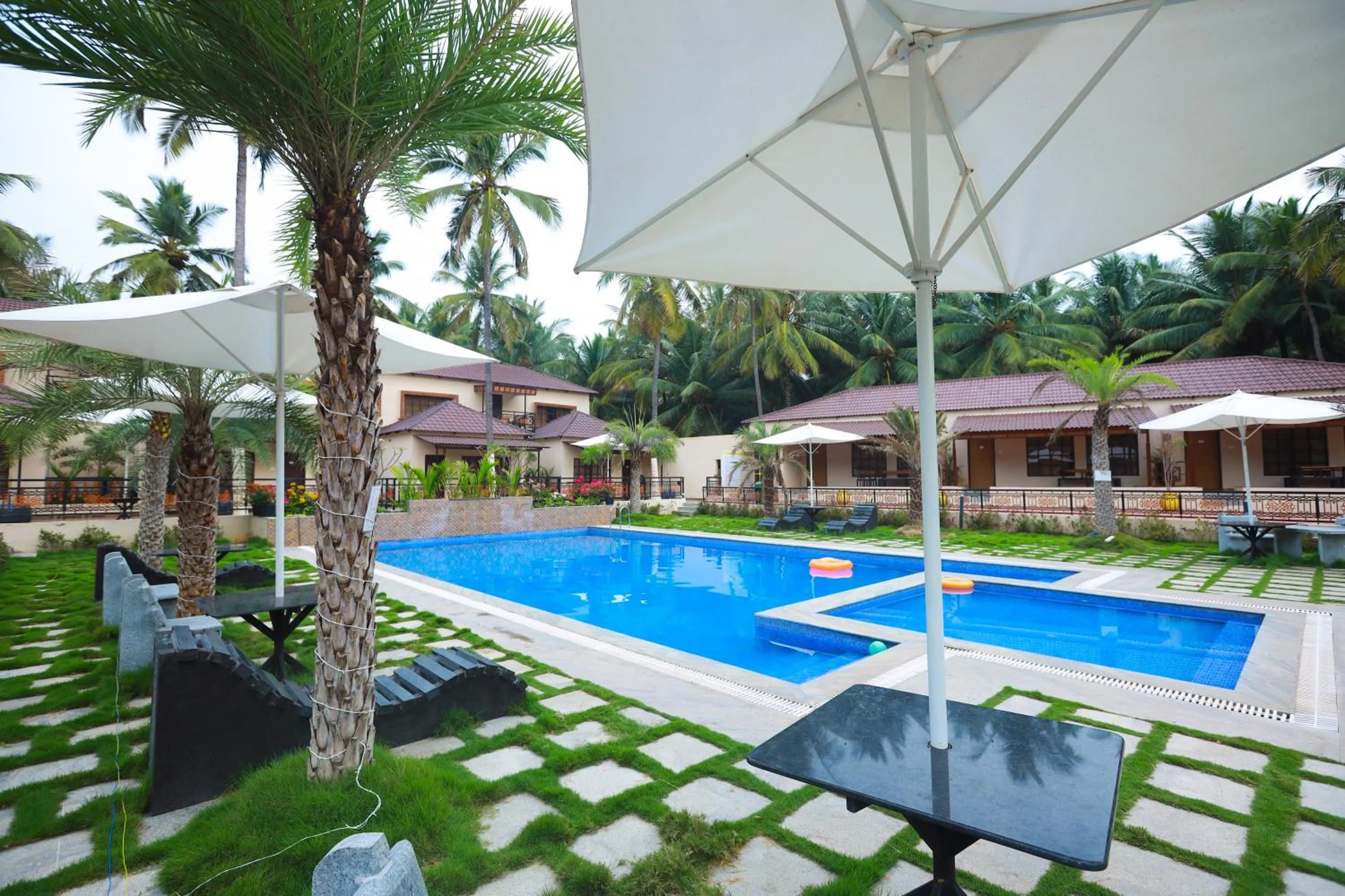 Swimming pool in Royal Destiny Resort