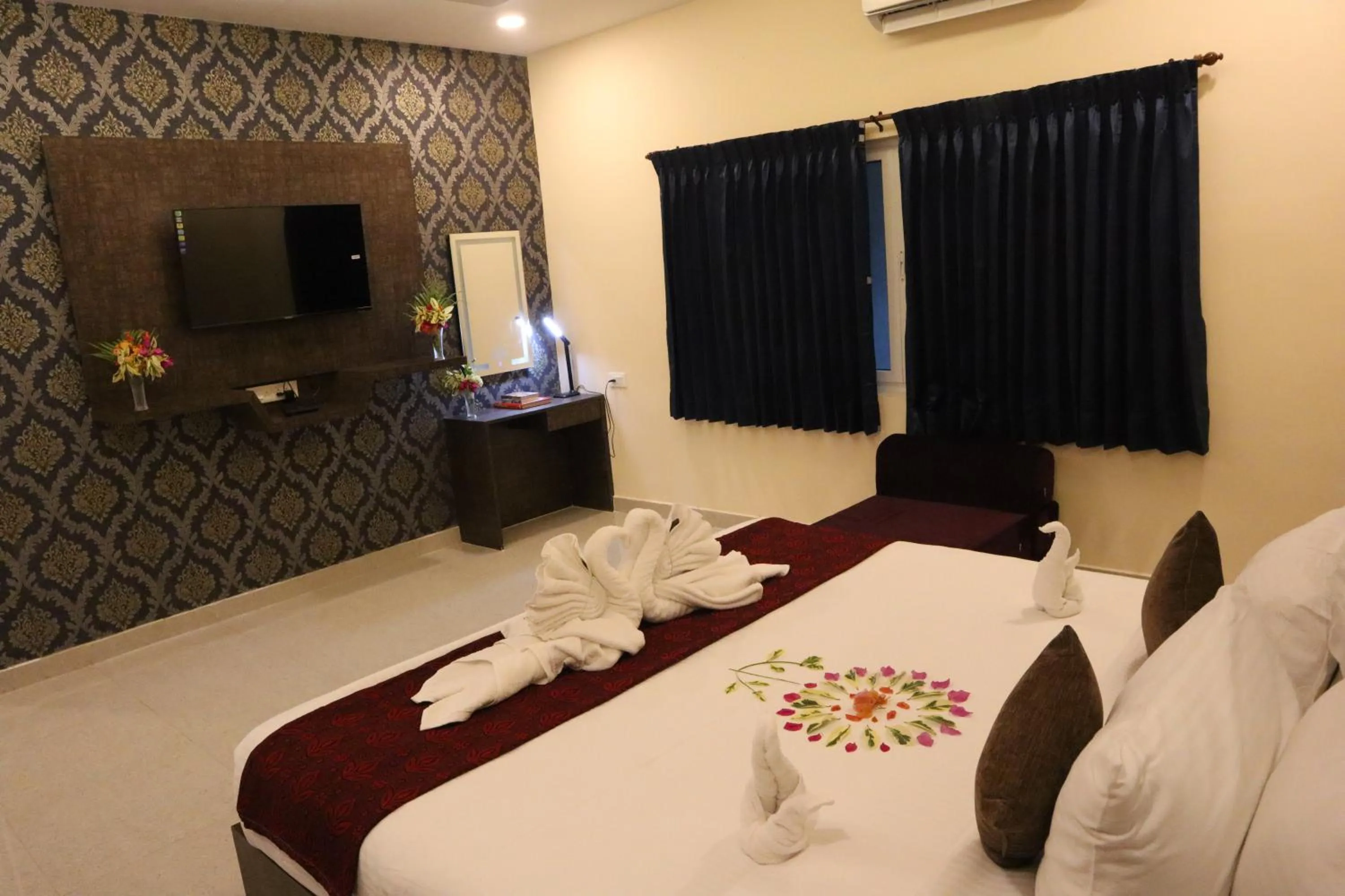 Bedroom, Bed in Royal Destiny Resort