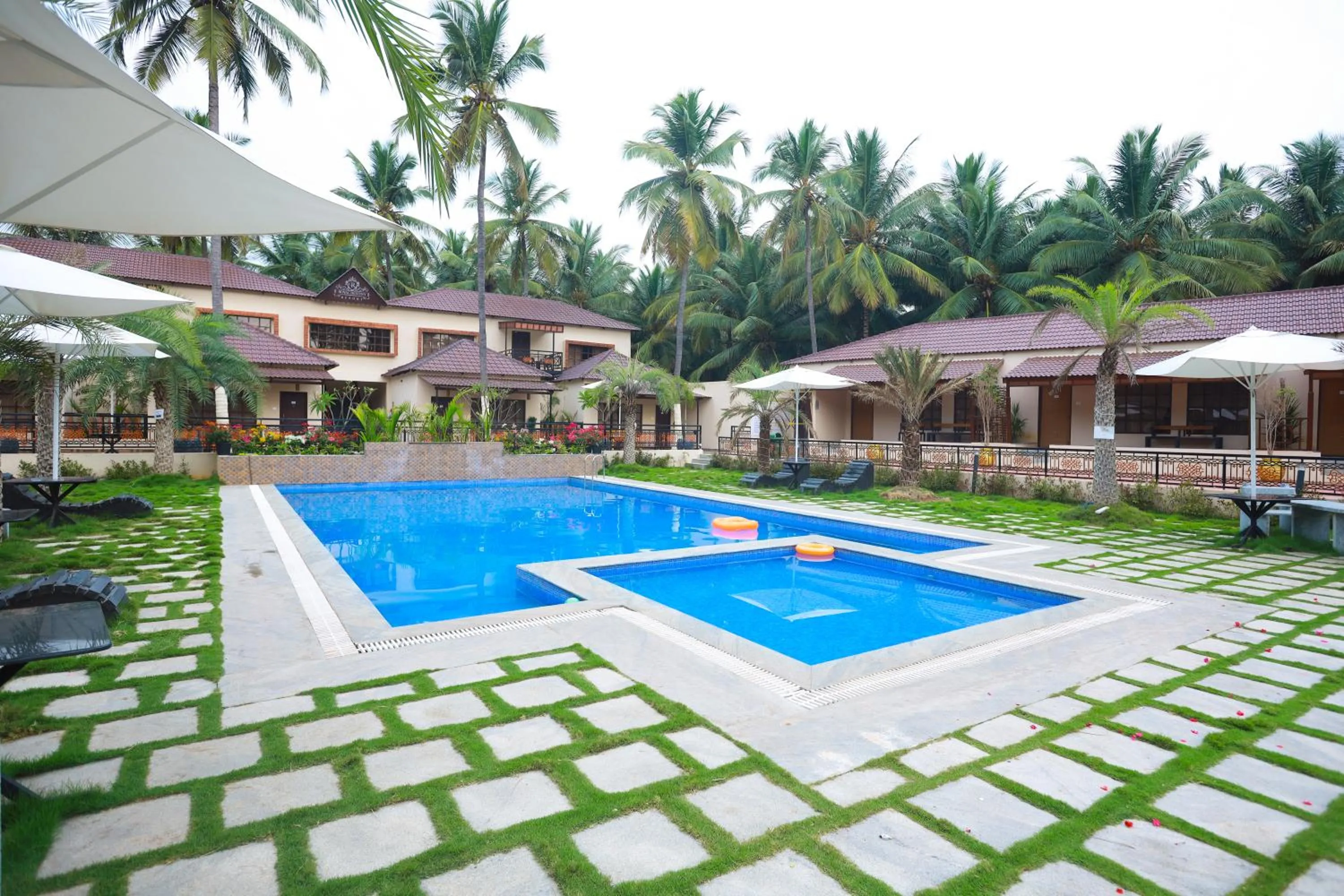 Swimming pool in Royal Destiny Resort
