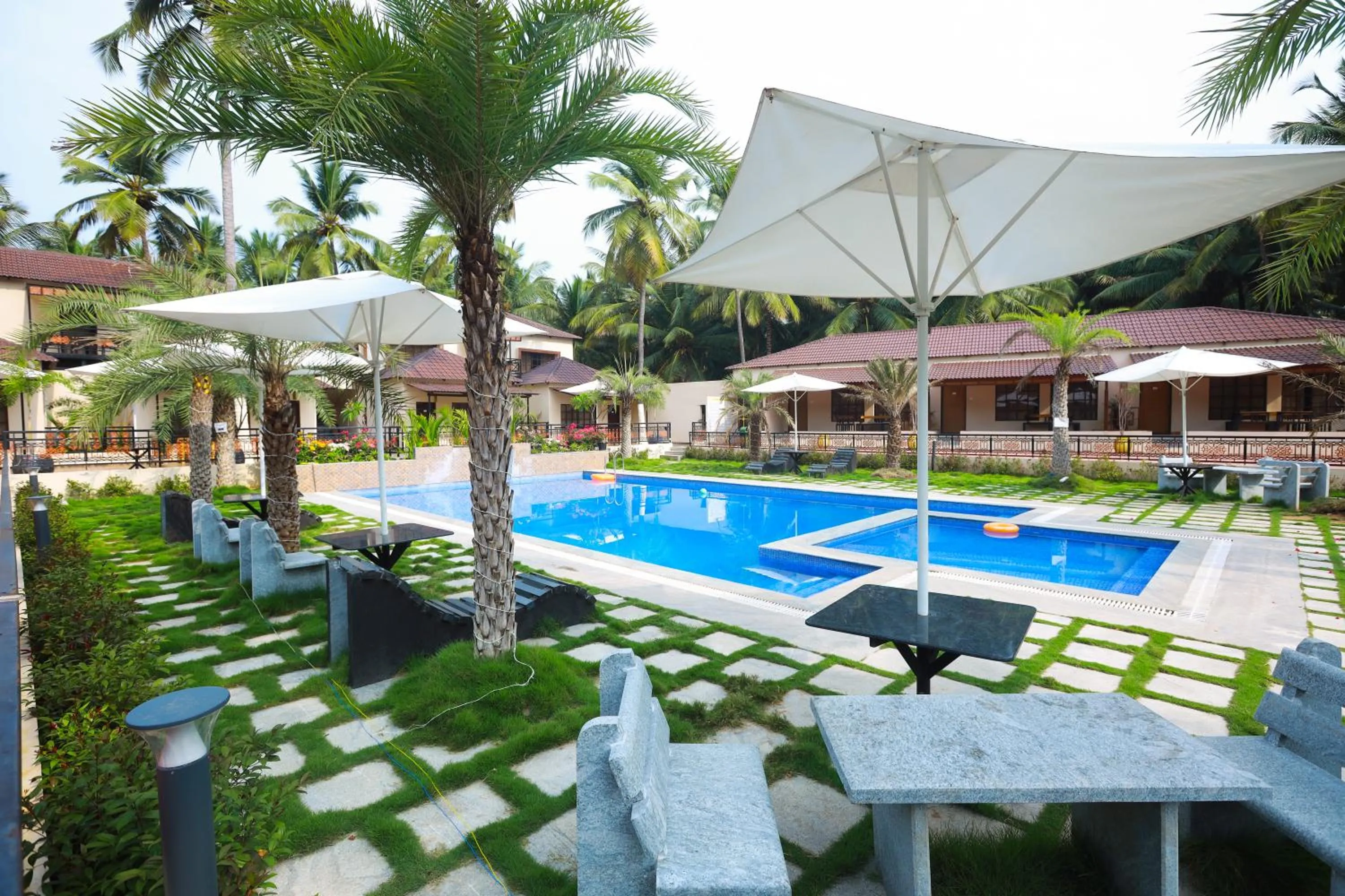 Swimming pool in Royal Destiny Resort