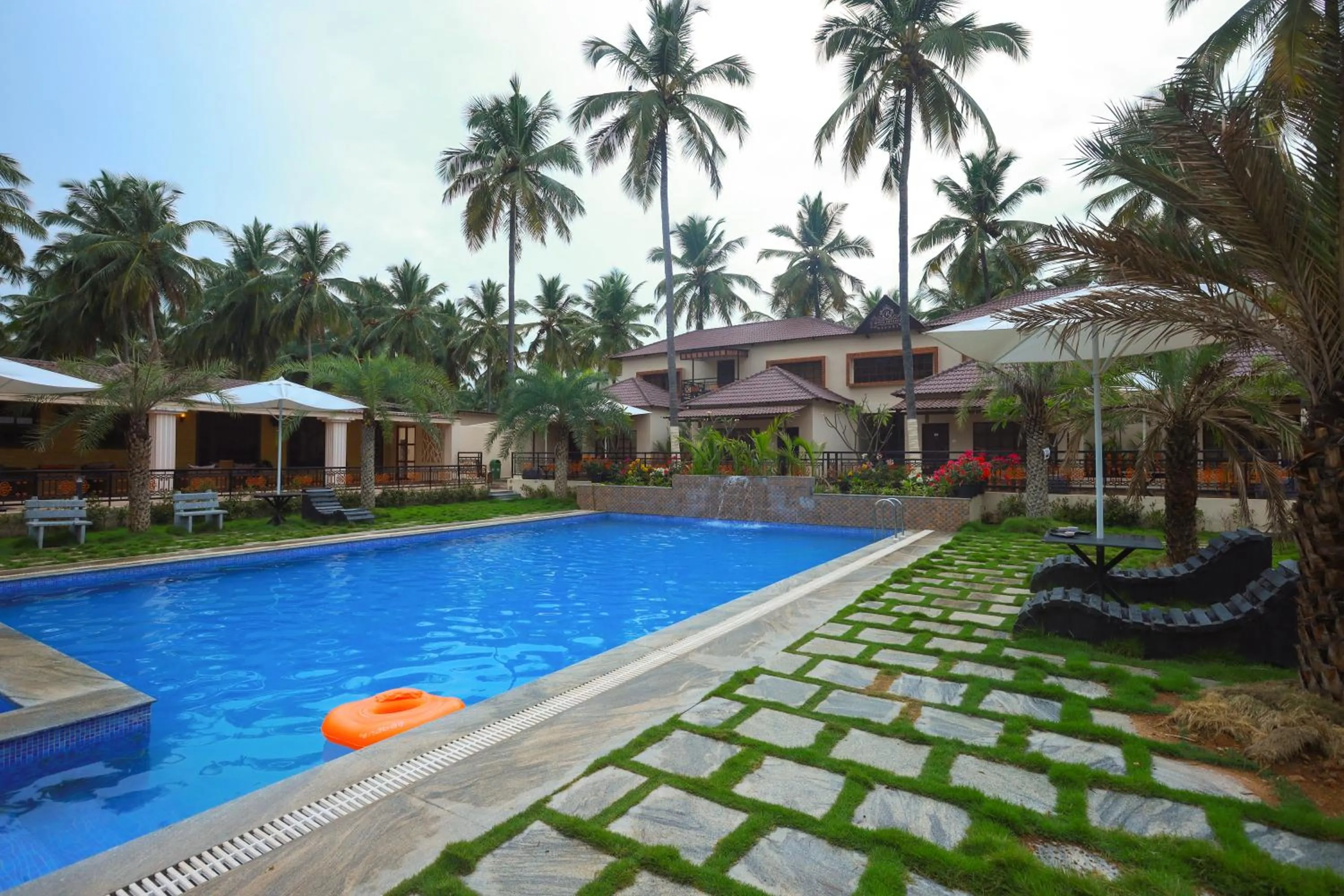 Swimming pool in Royal Destiny Resort