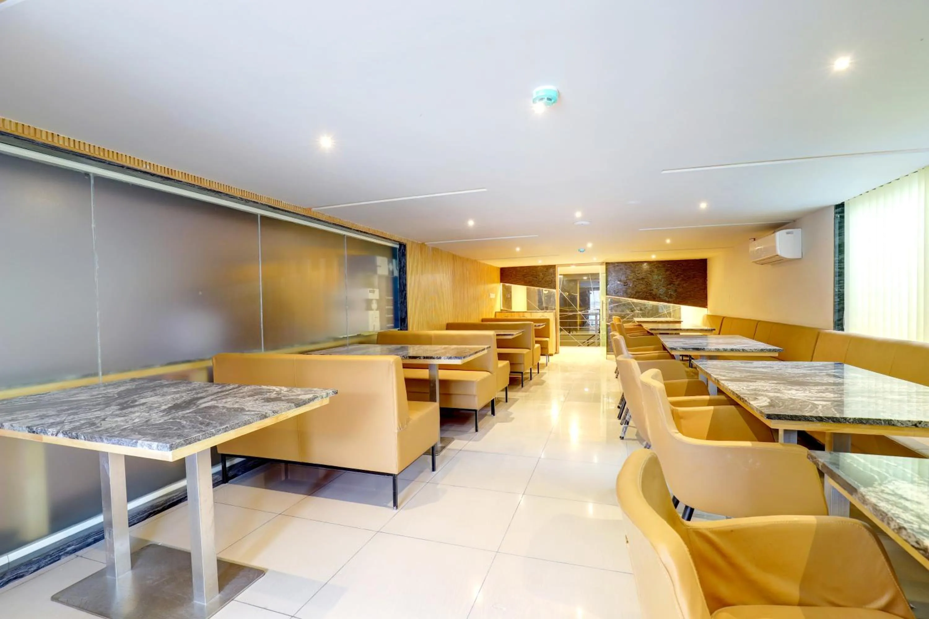 Restaurant/places to eat in MySpace Express GD Inn