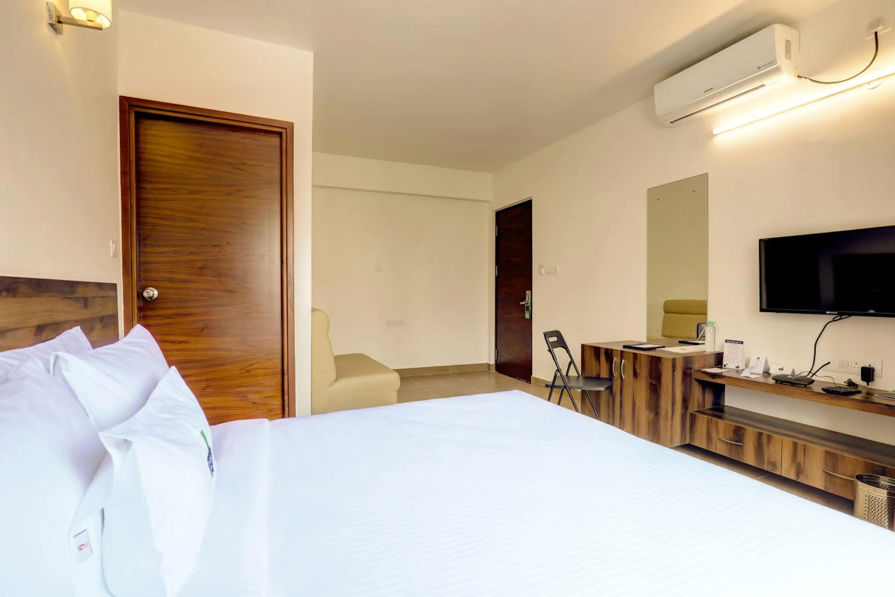 Bedroom, Bed in MySpace Express GD Inn