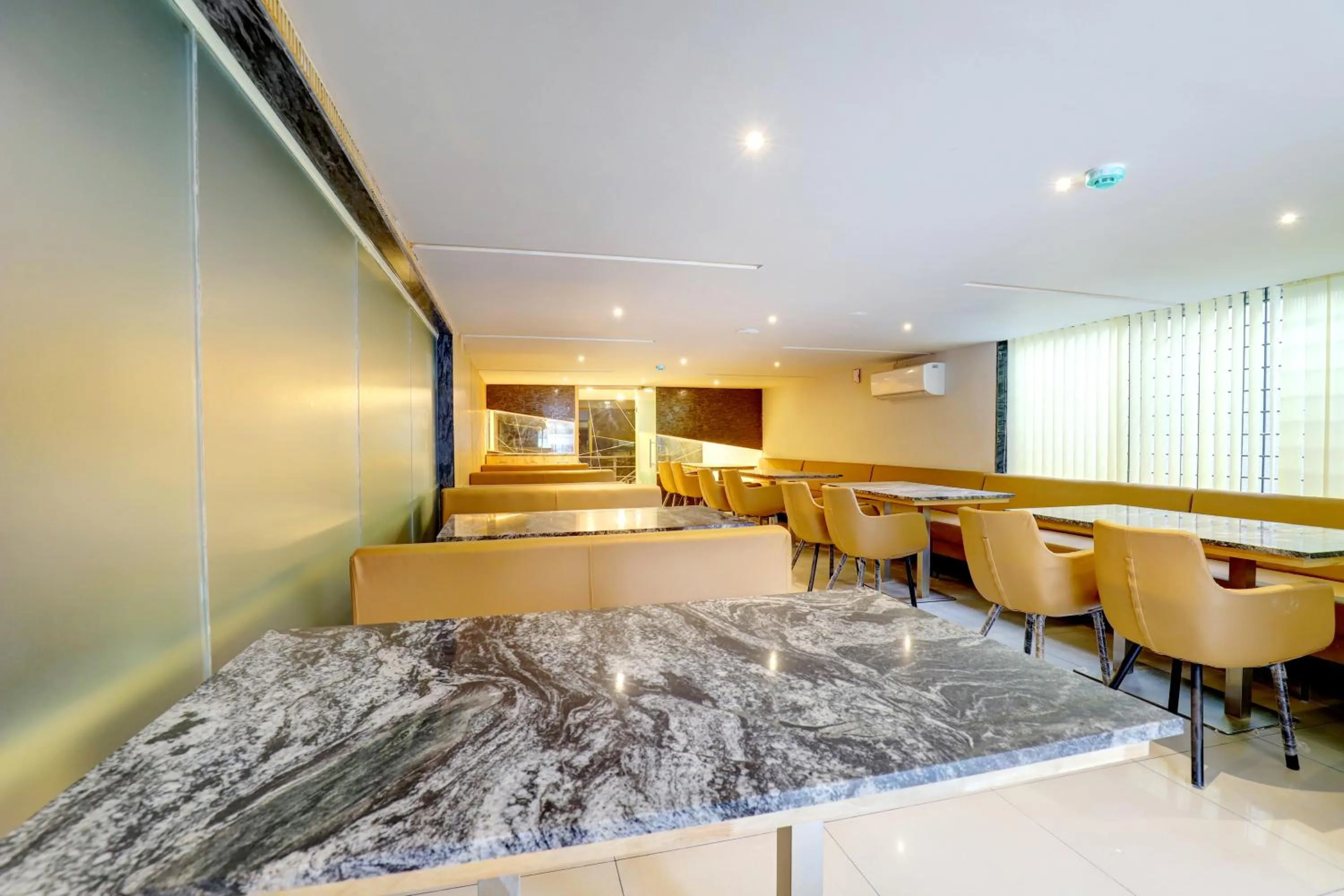 Restaurant/places to eat in MySpace Express GD Inn