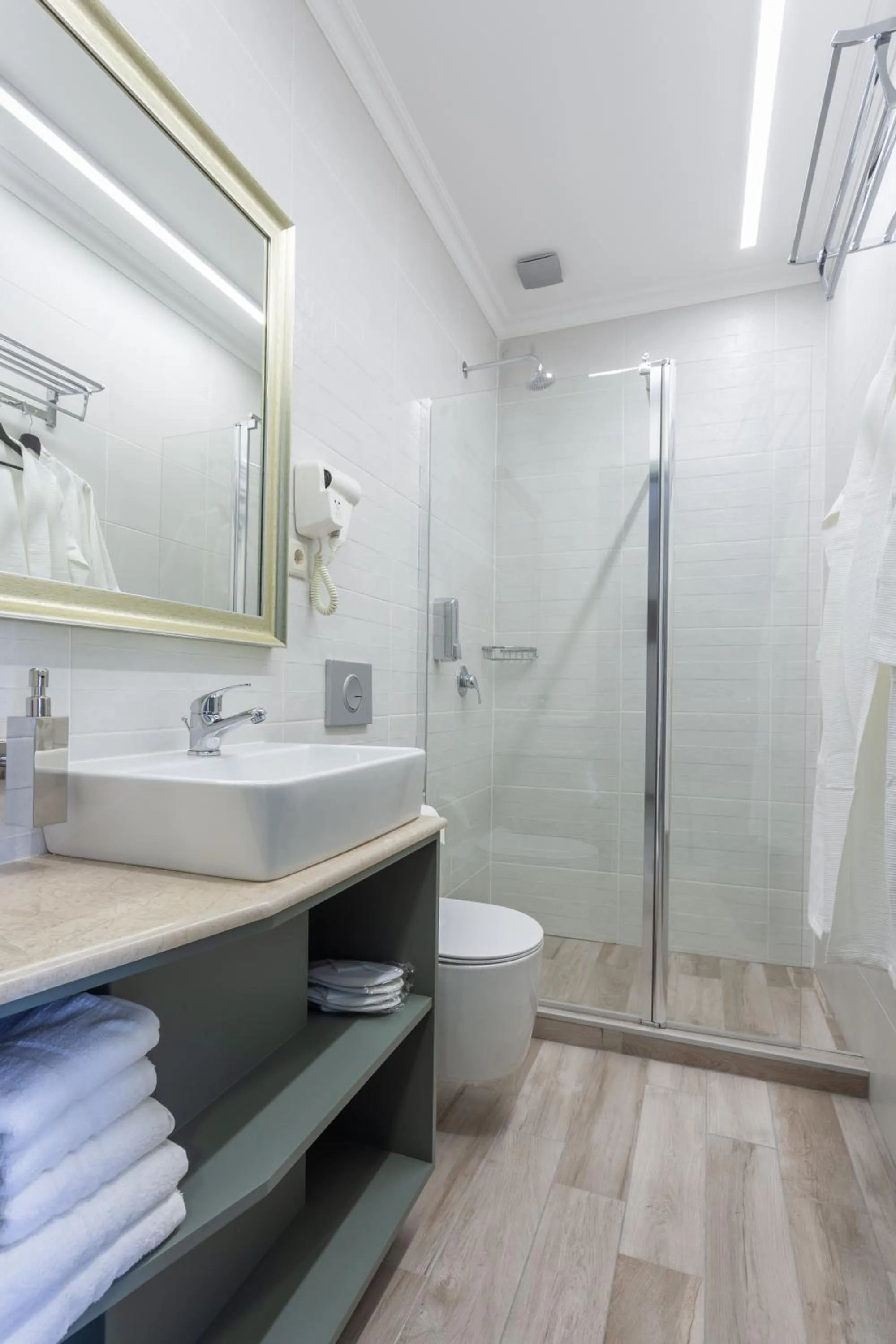 Toilet in Hotel Old Wall