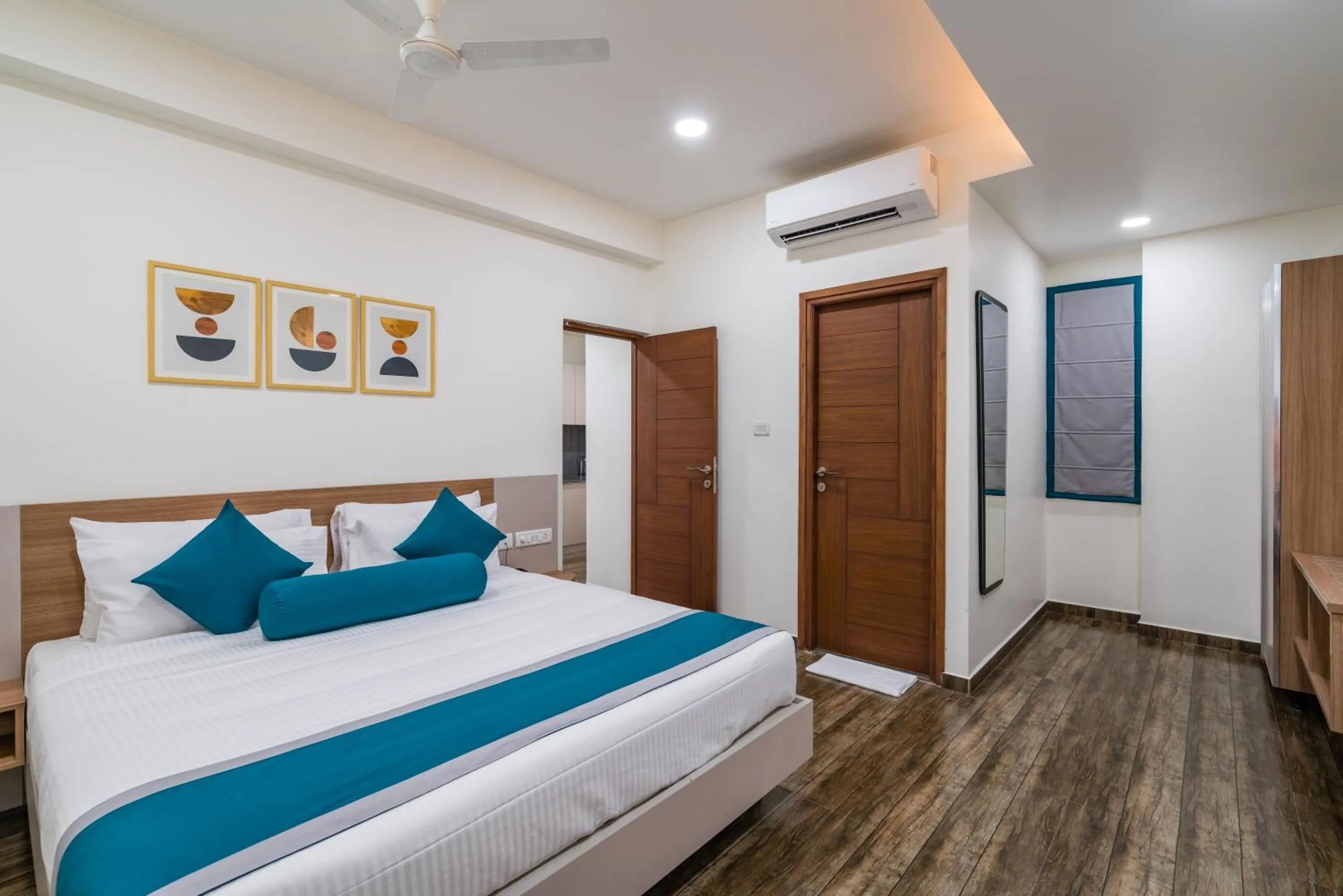 Photo of the whole room, Bed in SKYLA Studios & Suites - Hitech City