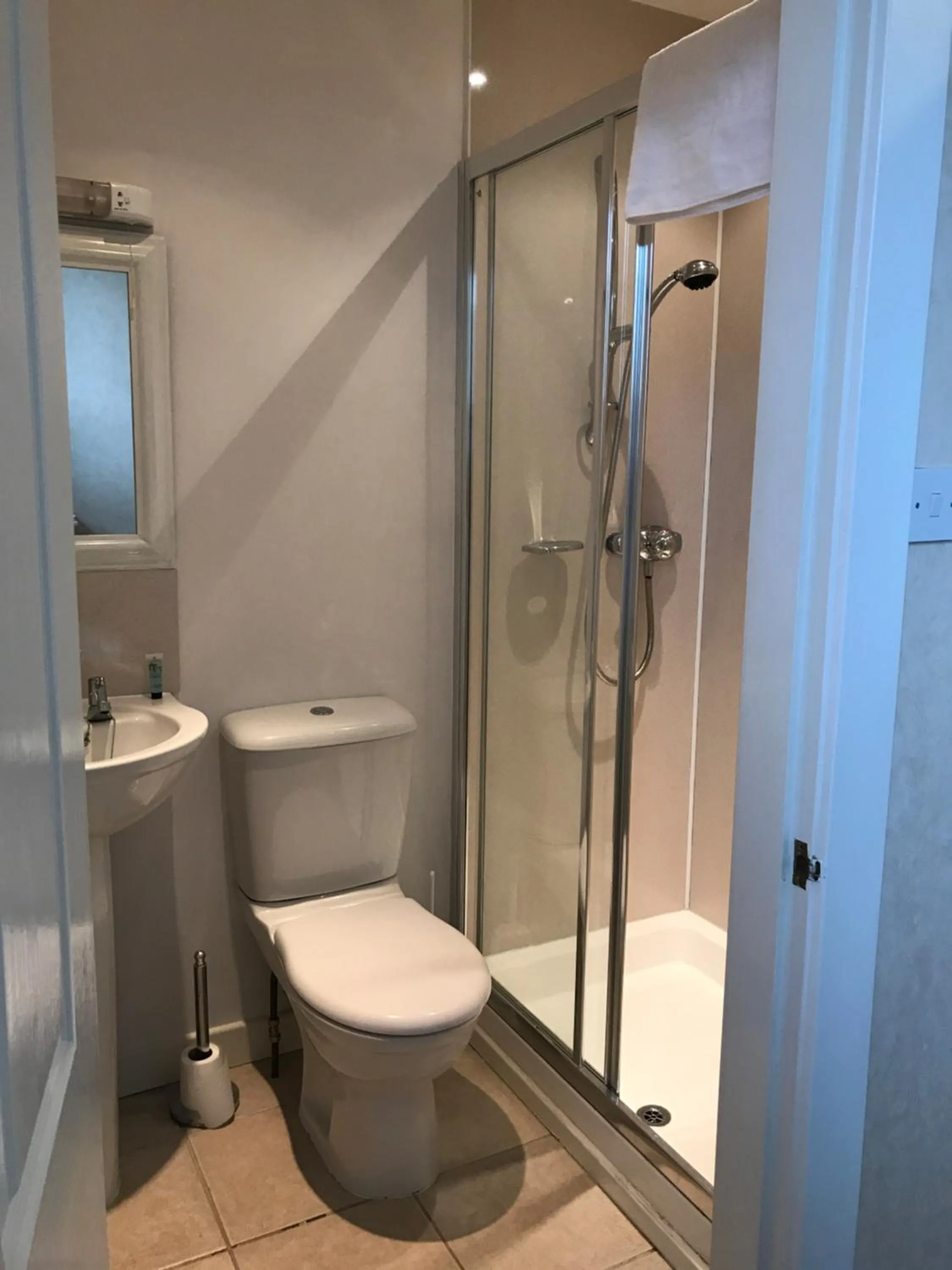 Bathroom in The Maxwell Arms Hotel