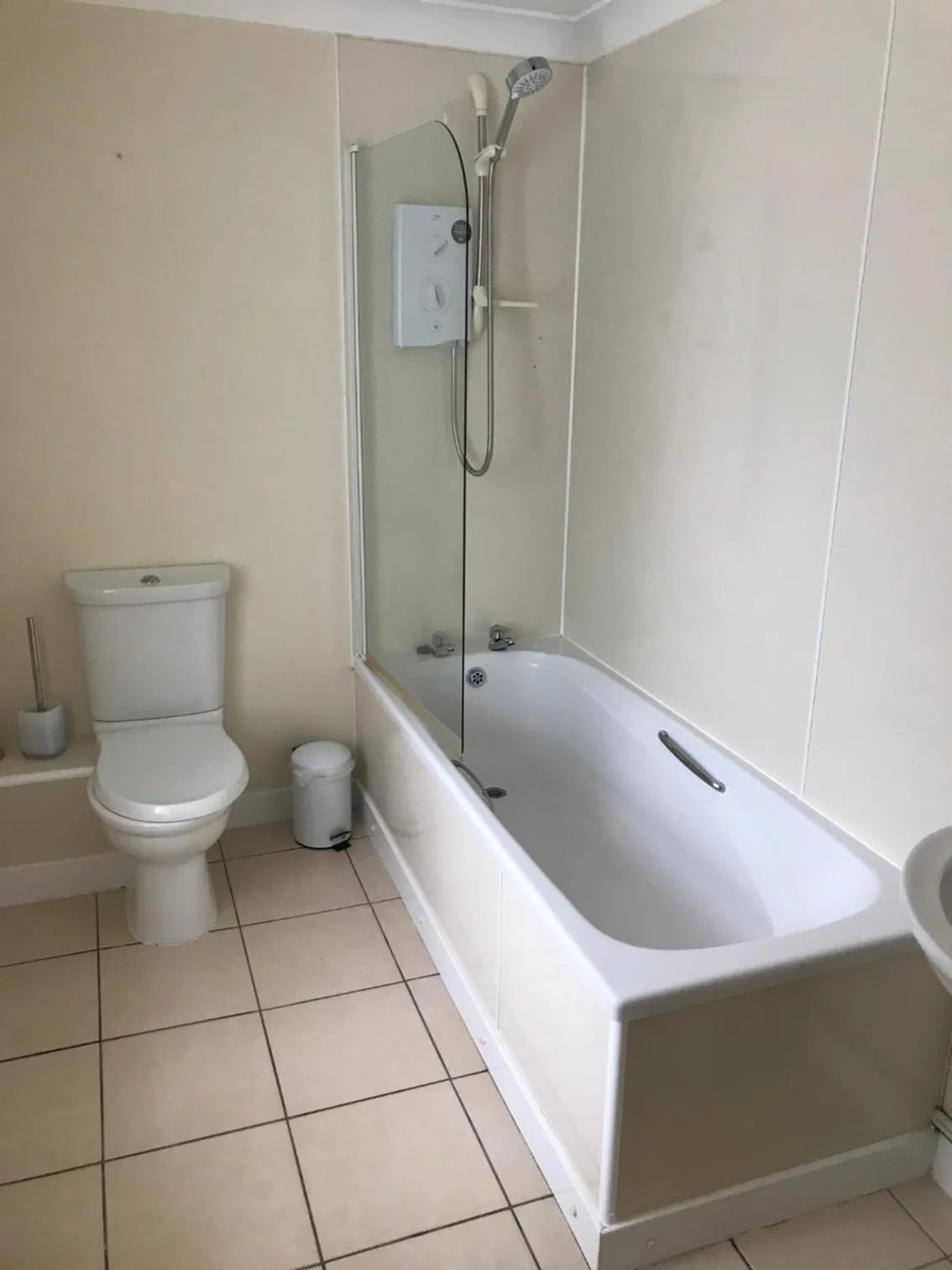 Bathroom in The Maxwell Arms Hotel