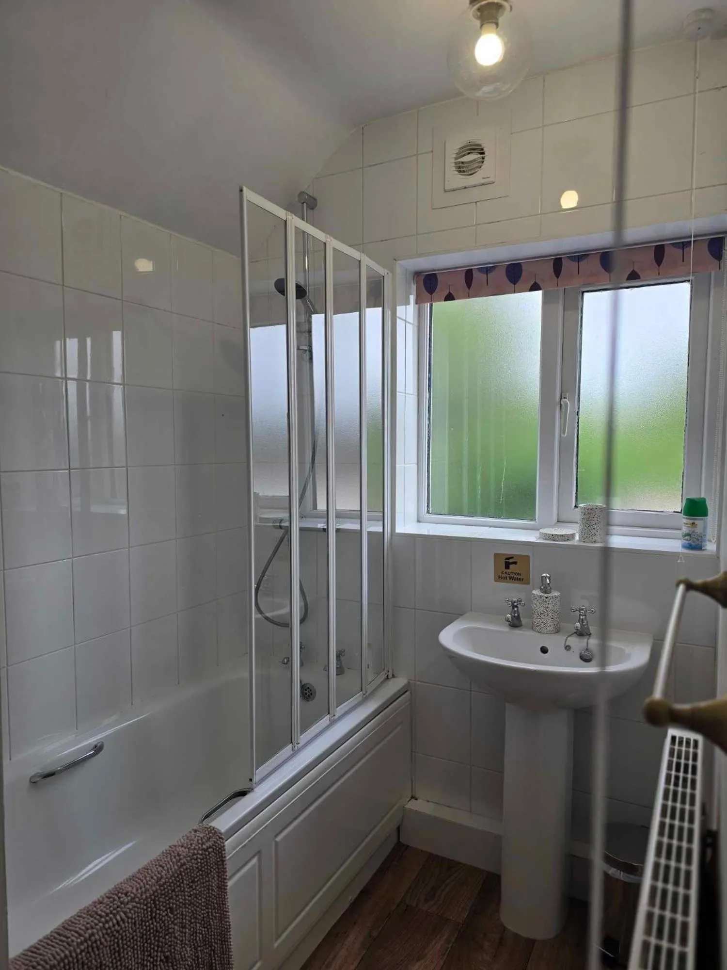 Shower in The Shoulder at Hardstoft