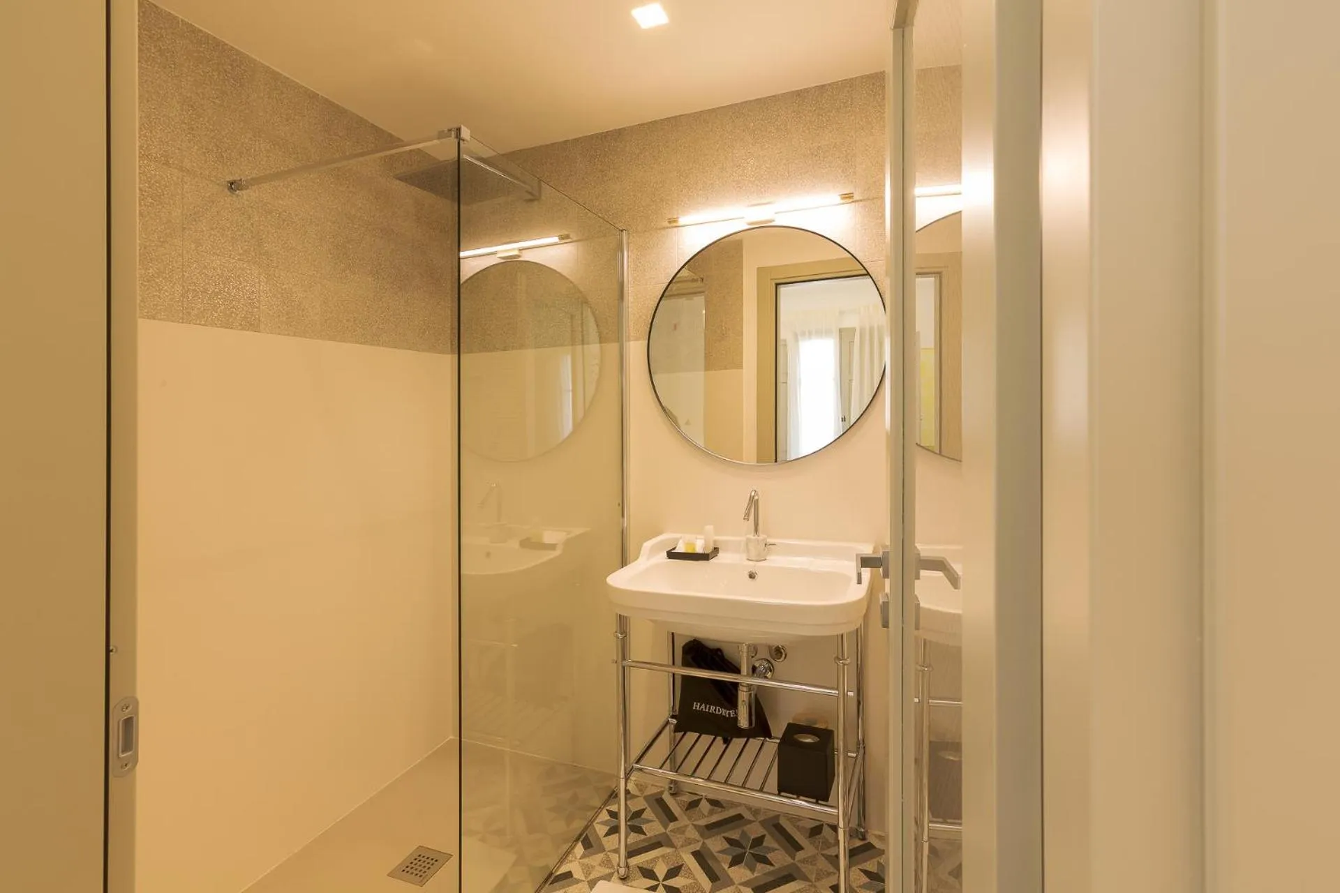 Toilet in CasAunoE Boutique Hotel