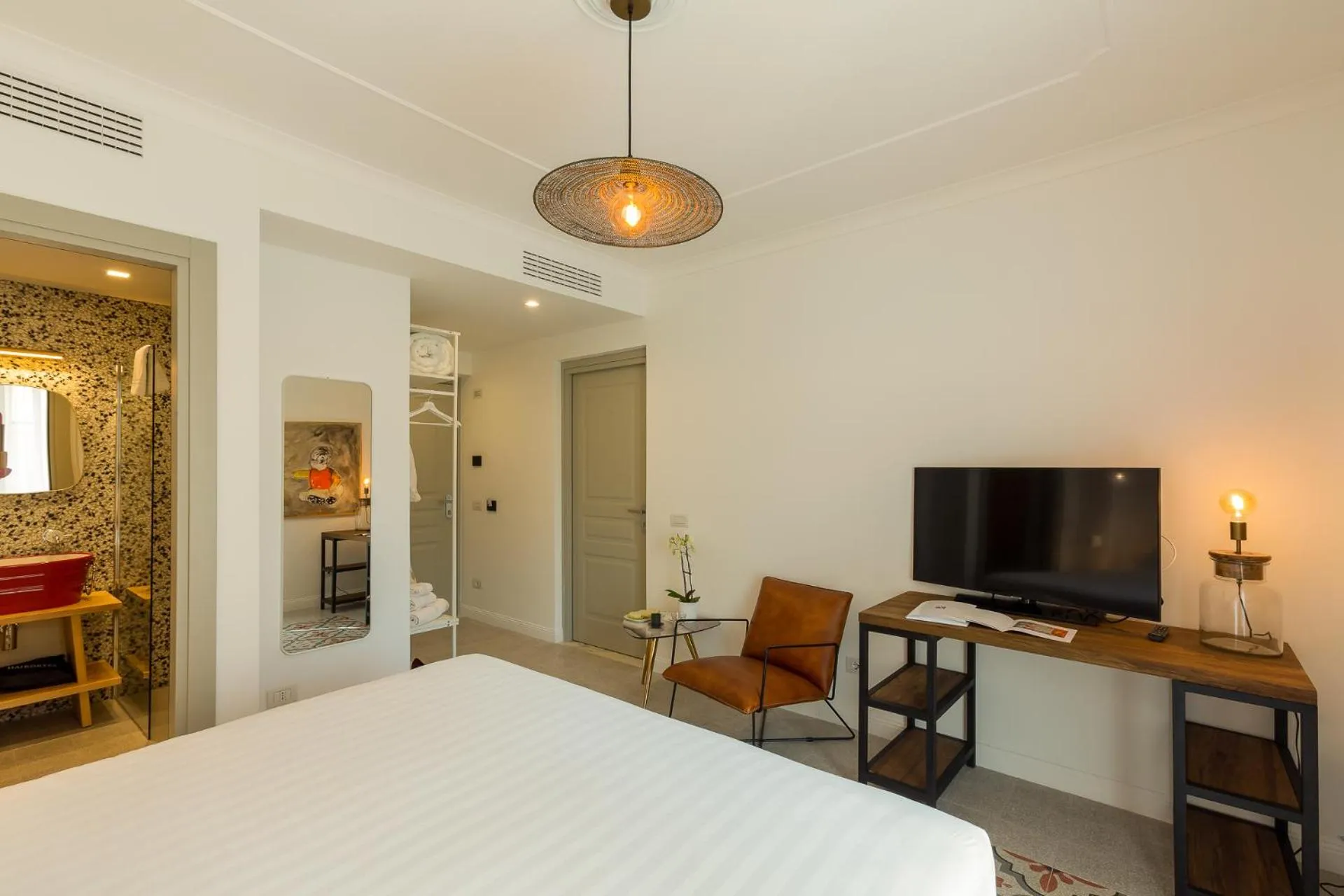 TV and multimedia, Bed in CasAunoE Boutique Hotel