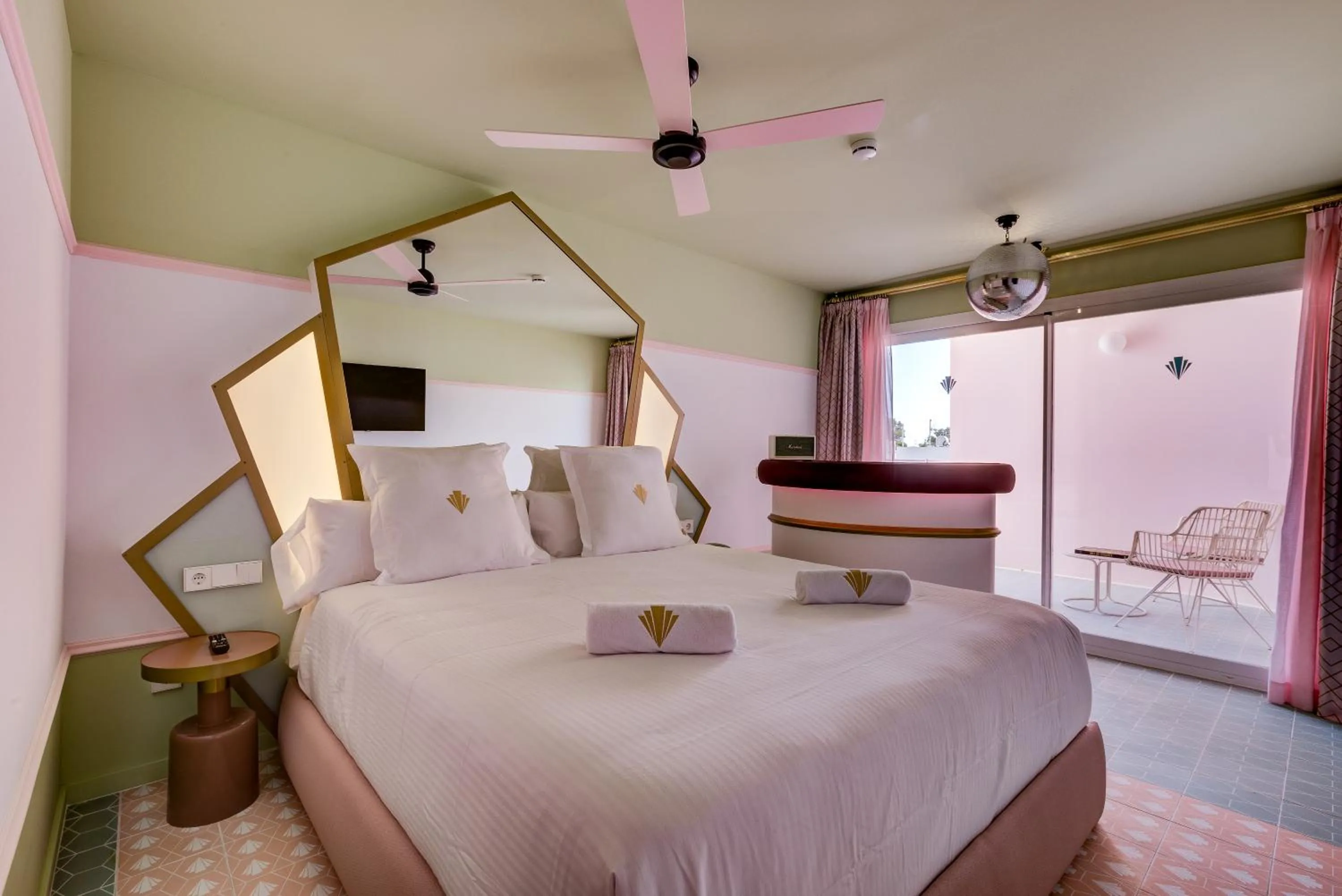 Bed in Grand Paradiso Ibiza - Adults Only