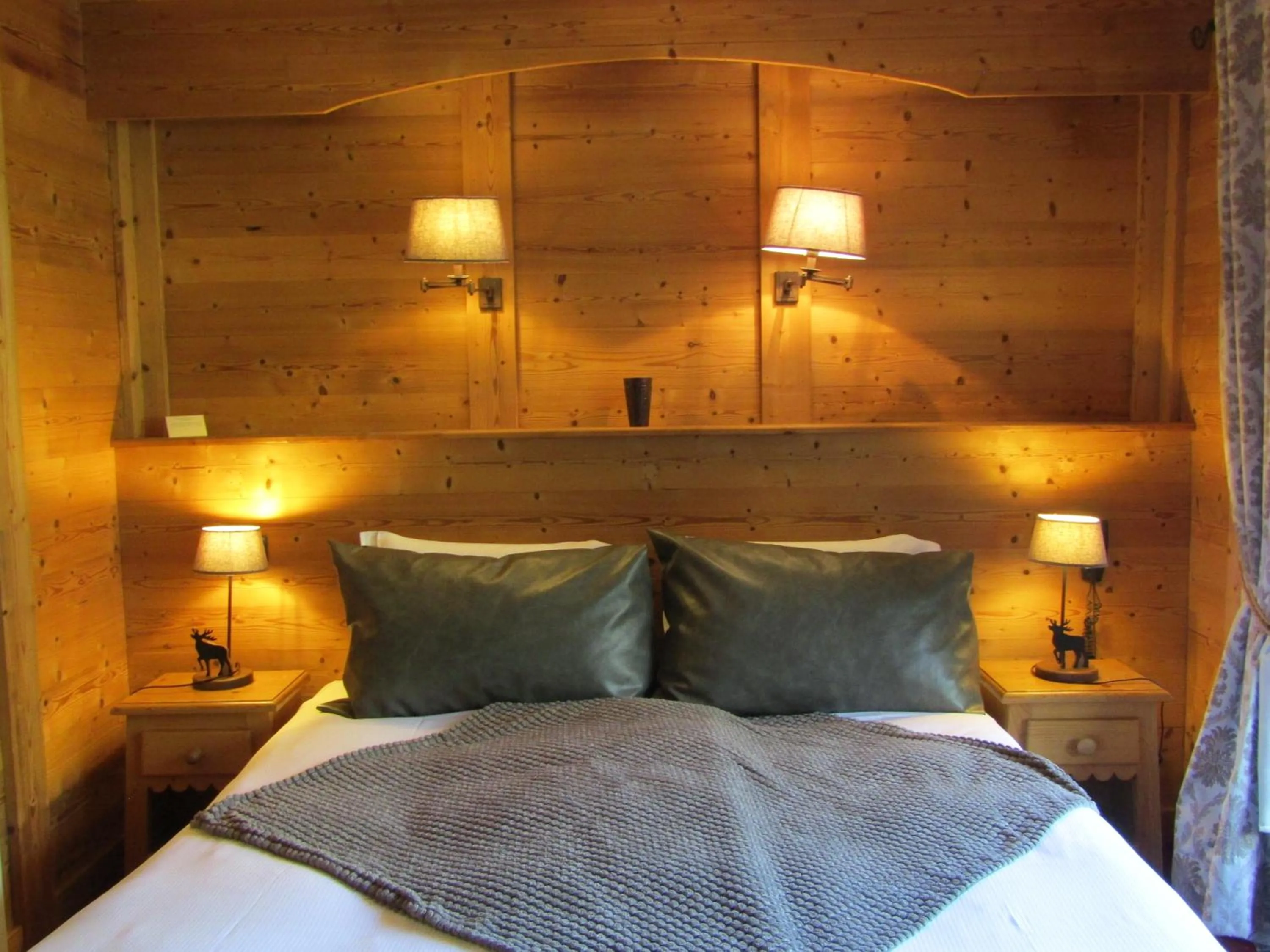 Bed in Les Grands Montets Hotel & Spa