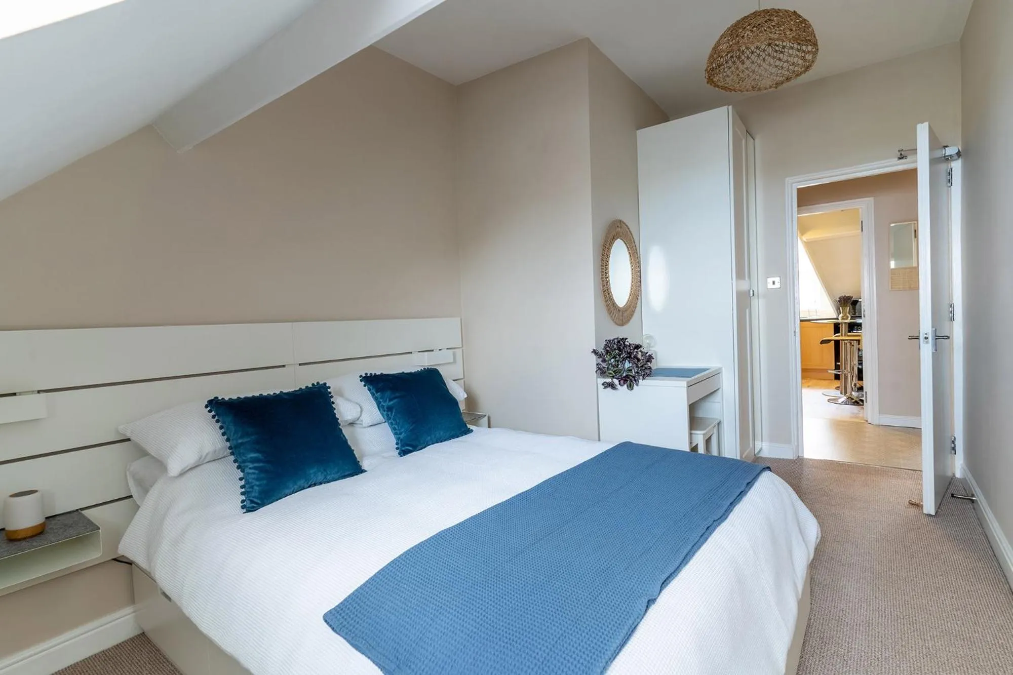 Bedroom, Bed in Stowaways Loft