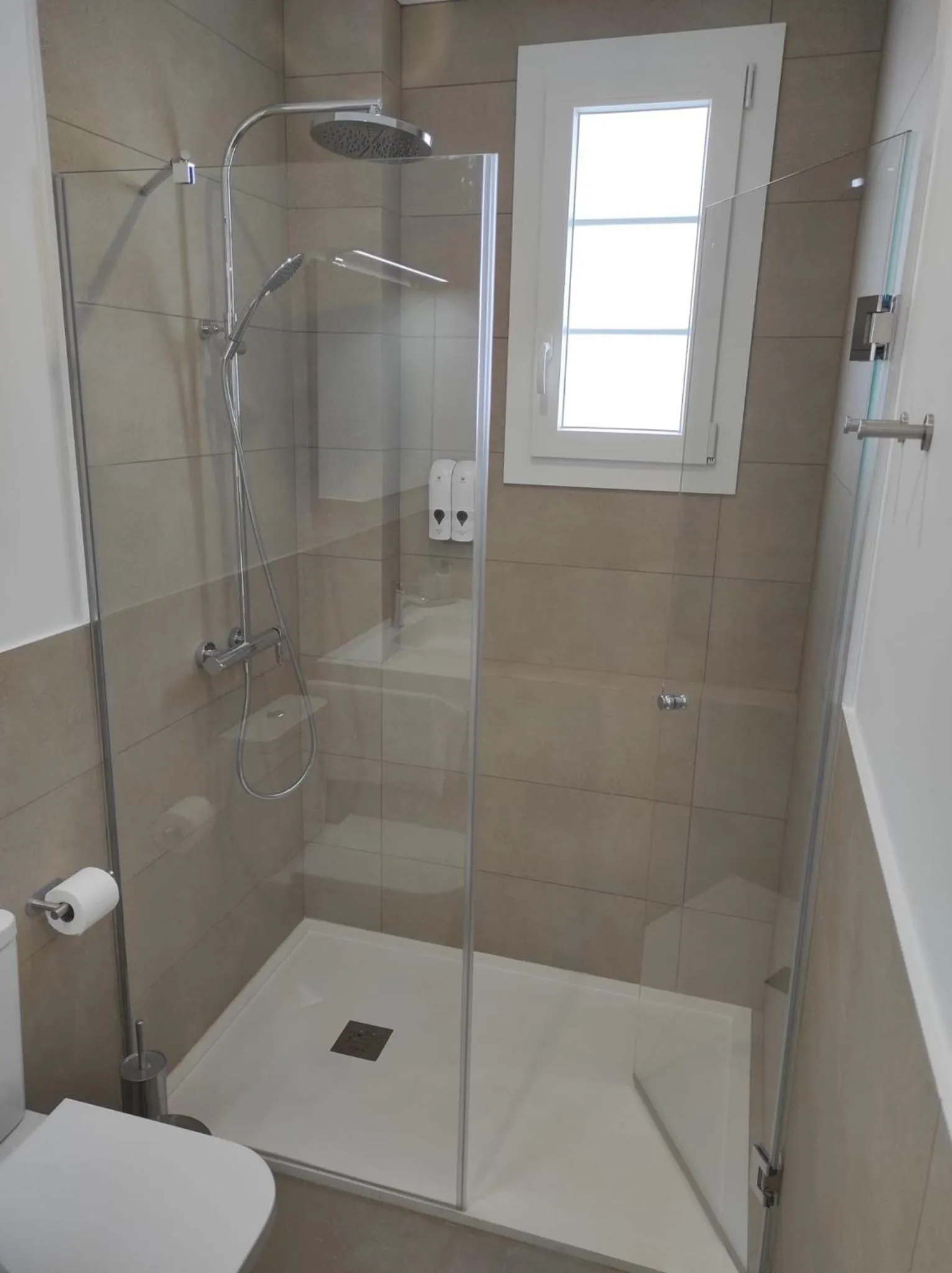 Shower in Hotel Amano Maison Carrée