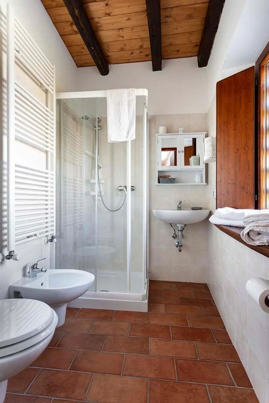 Toilet in Rovere dalla riva