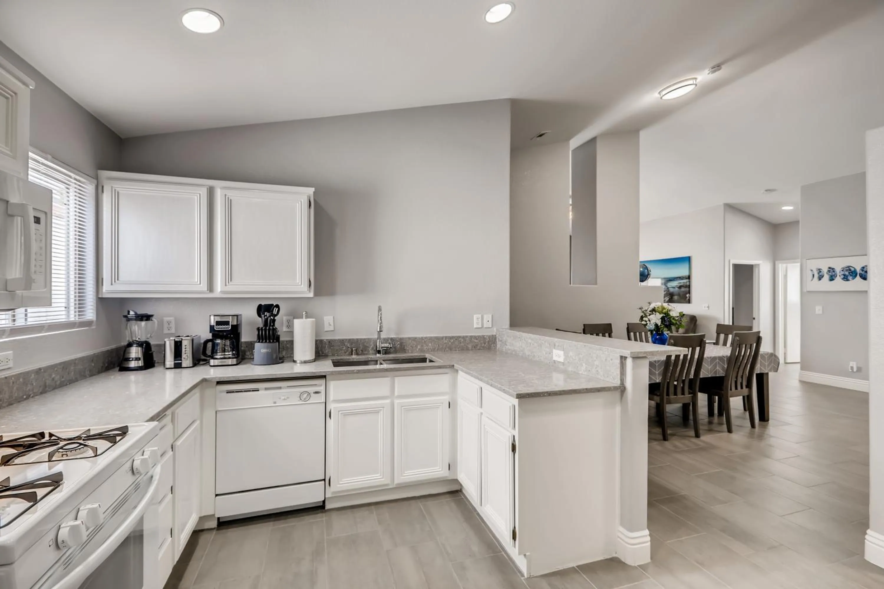 Kitchen or kitchenette in Luxurious House With A Pool, Spa, and Patio, Sleeps 6 Comfortably