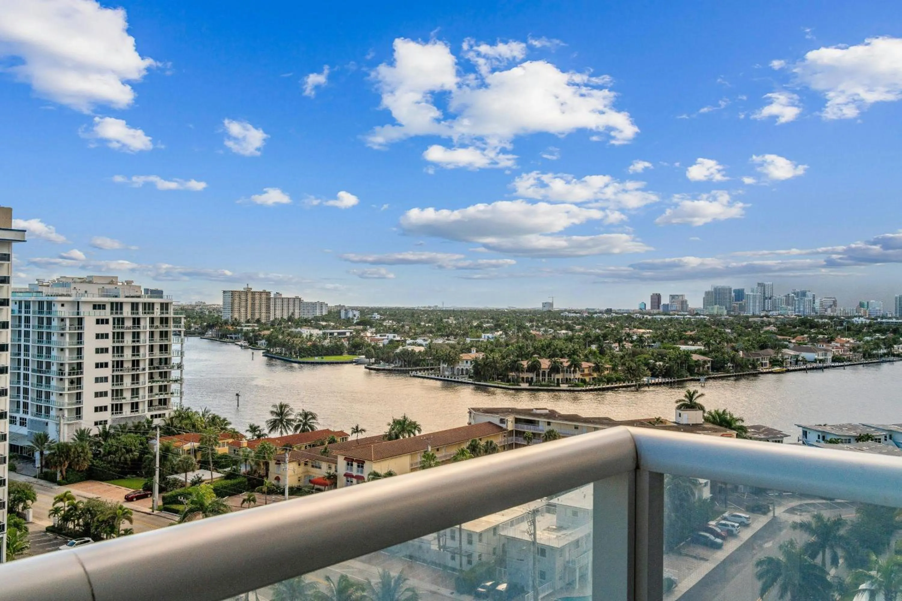 Photo of the whole room in W Fort Lauderdale