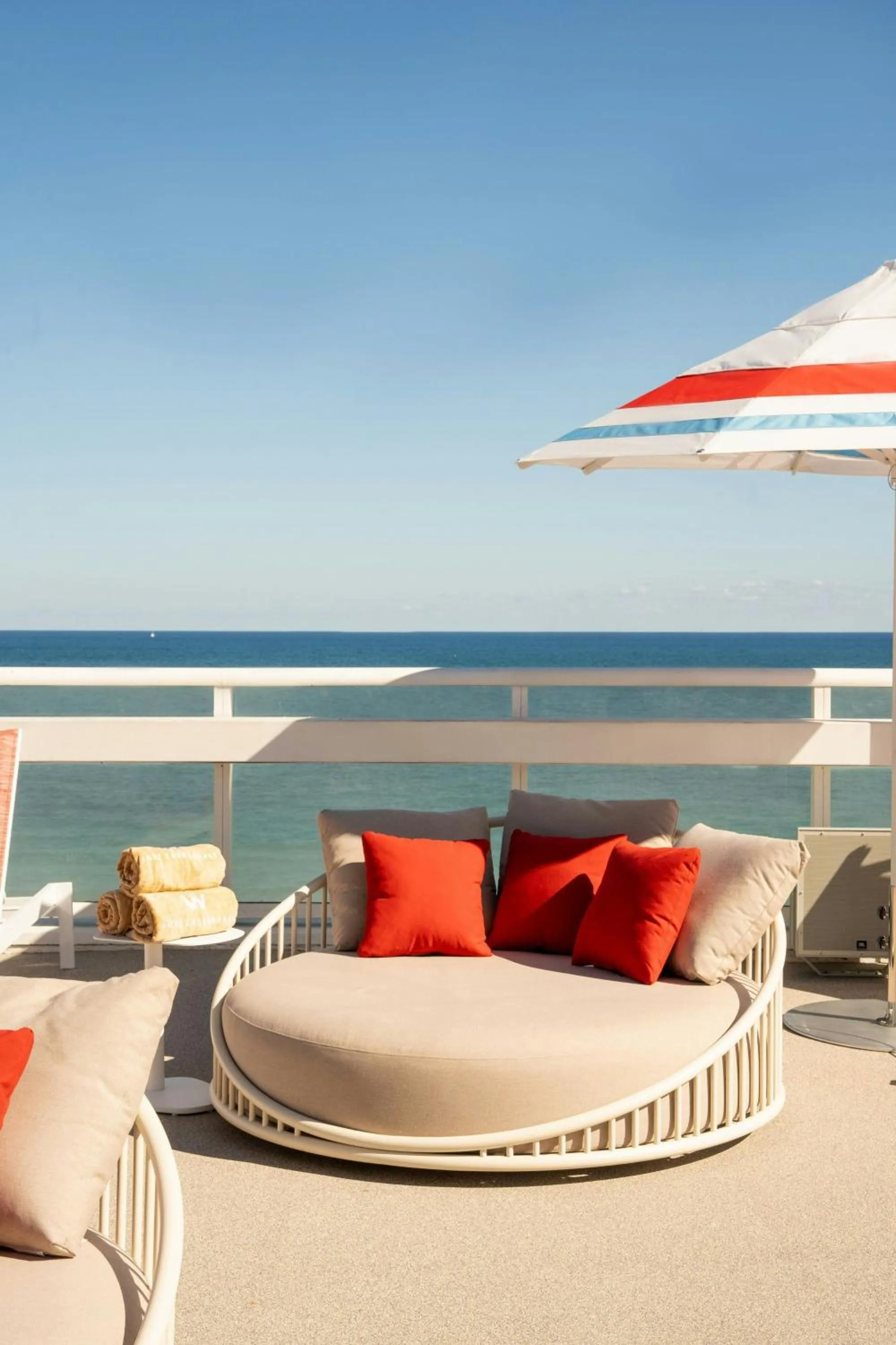 Lounge or bar in W Fort Lauderdale