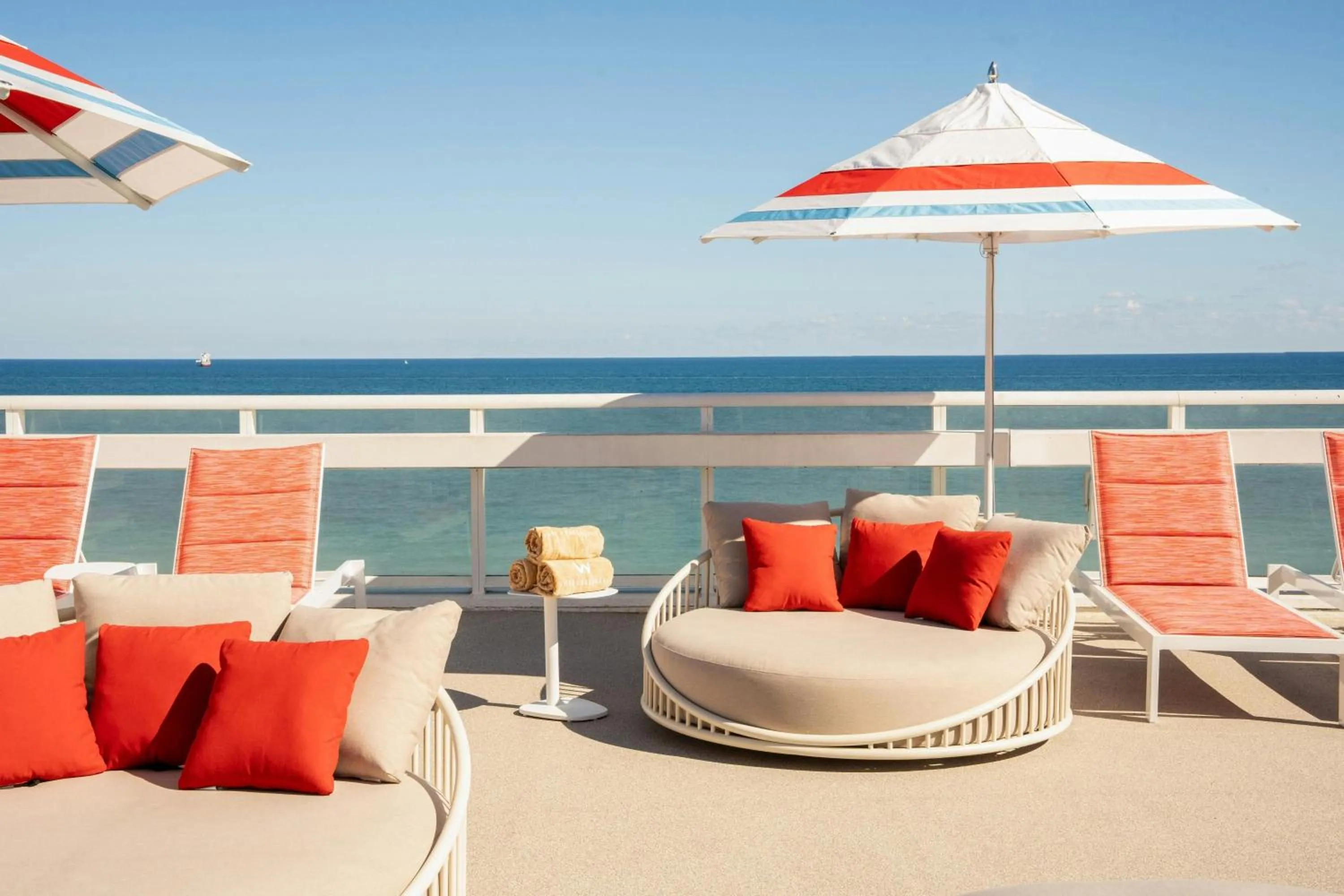 Lounge or bar in W Fort Lauderdale