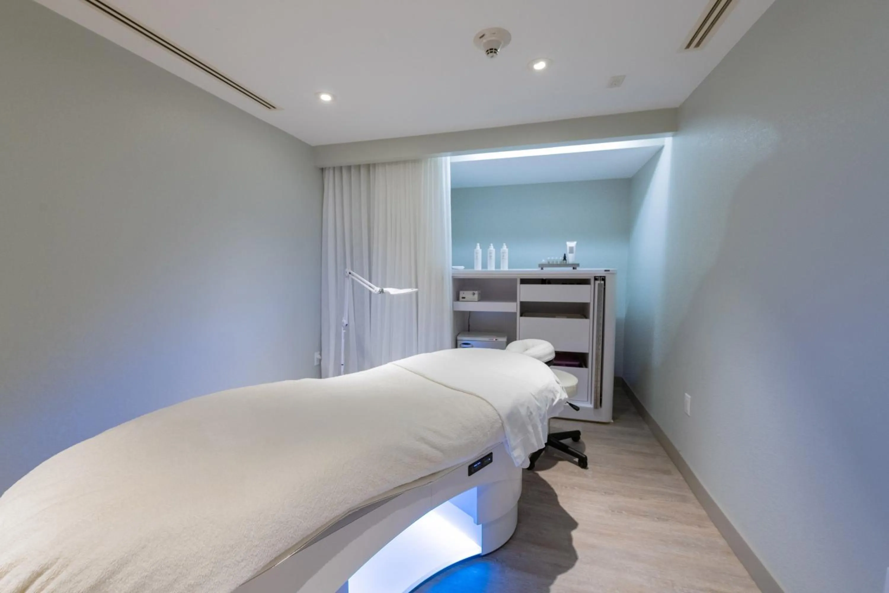 Spa and wellness centre/facilities, Bed in W Fort Lauderdale