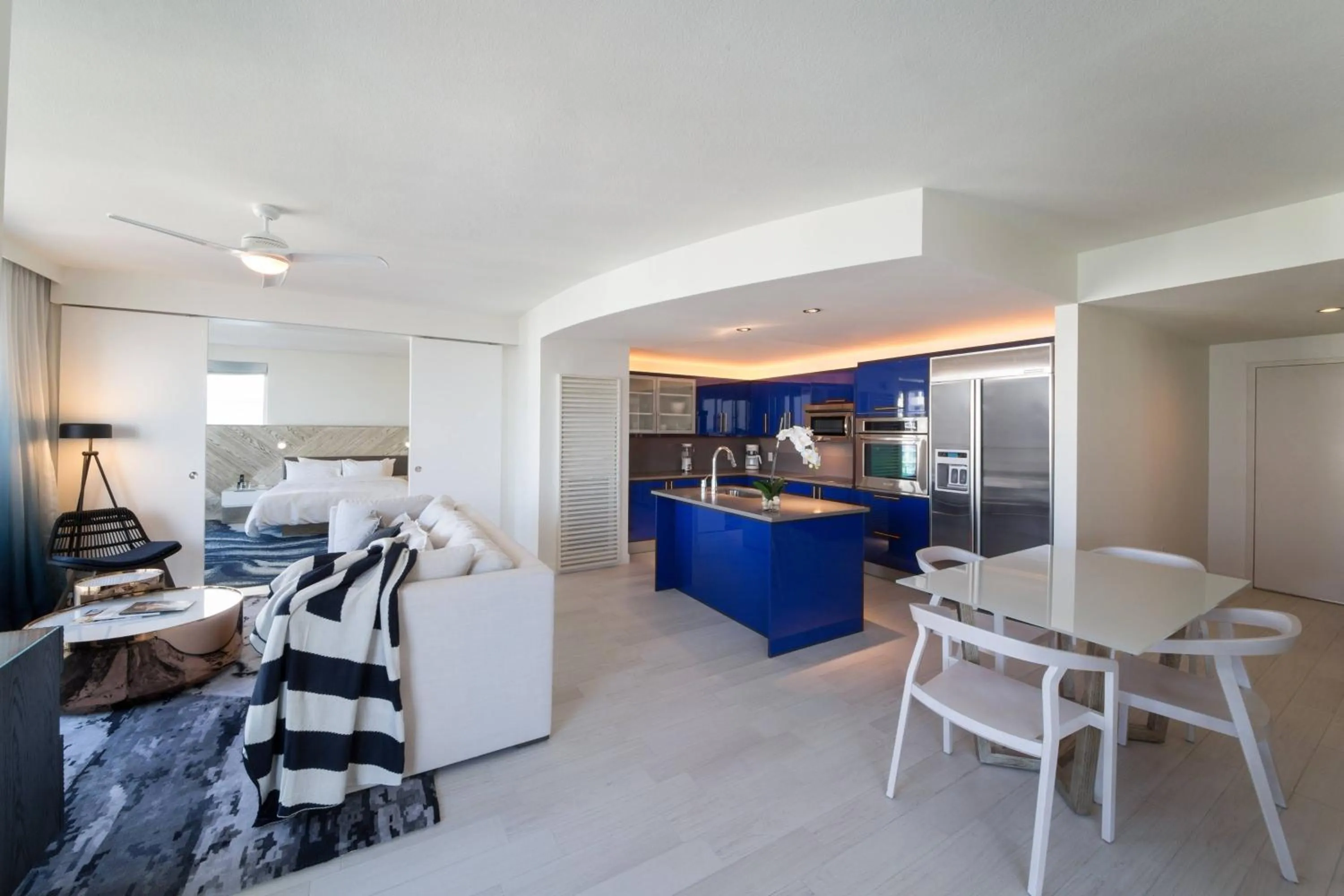 Kitchen or kitchenette in W Fort Lauderdale
