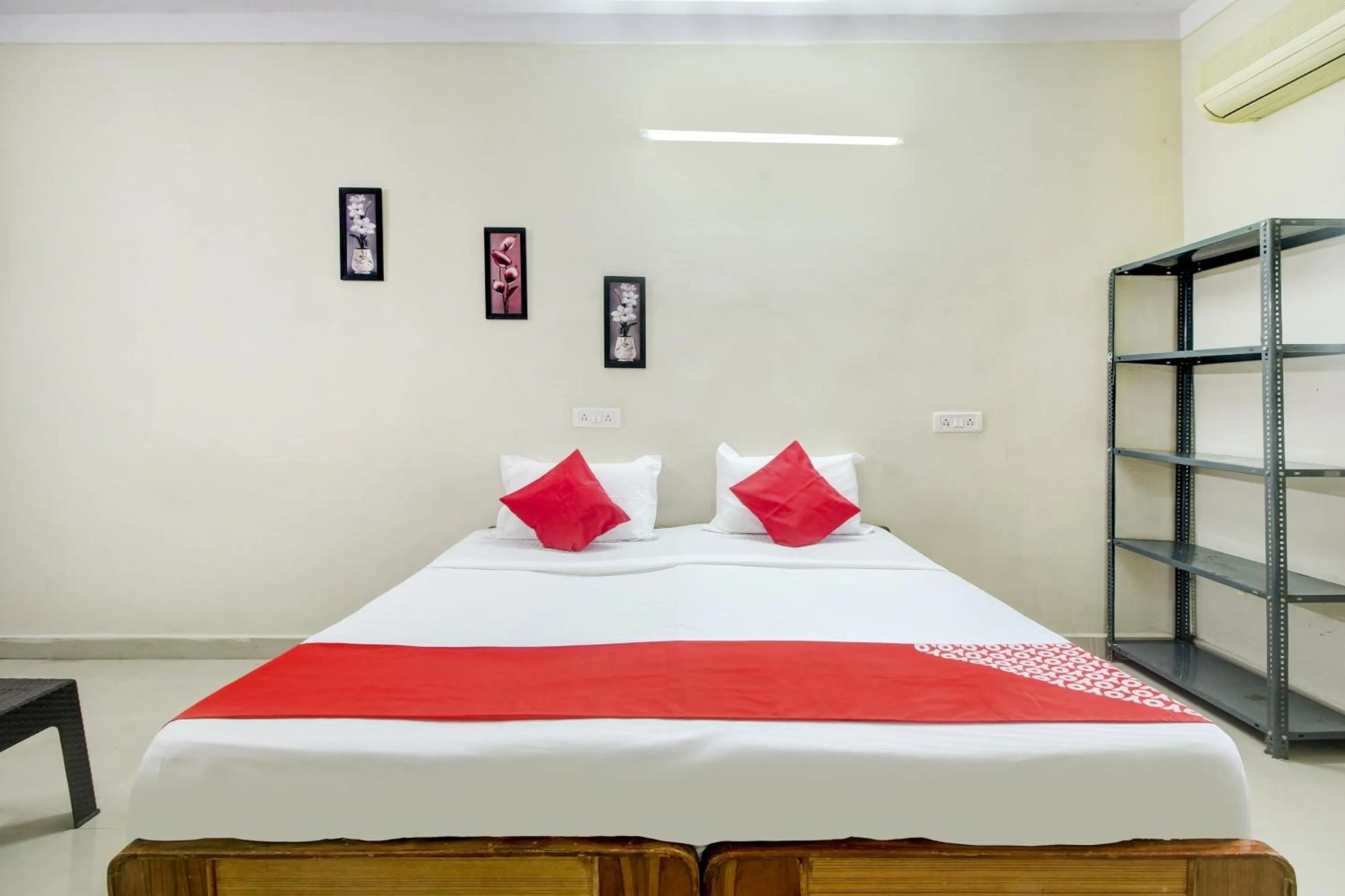 Bedroom, Bed in Hotel O HAPPY RESIDENCY