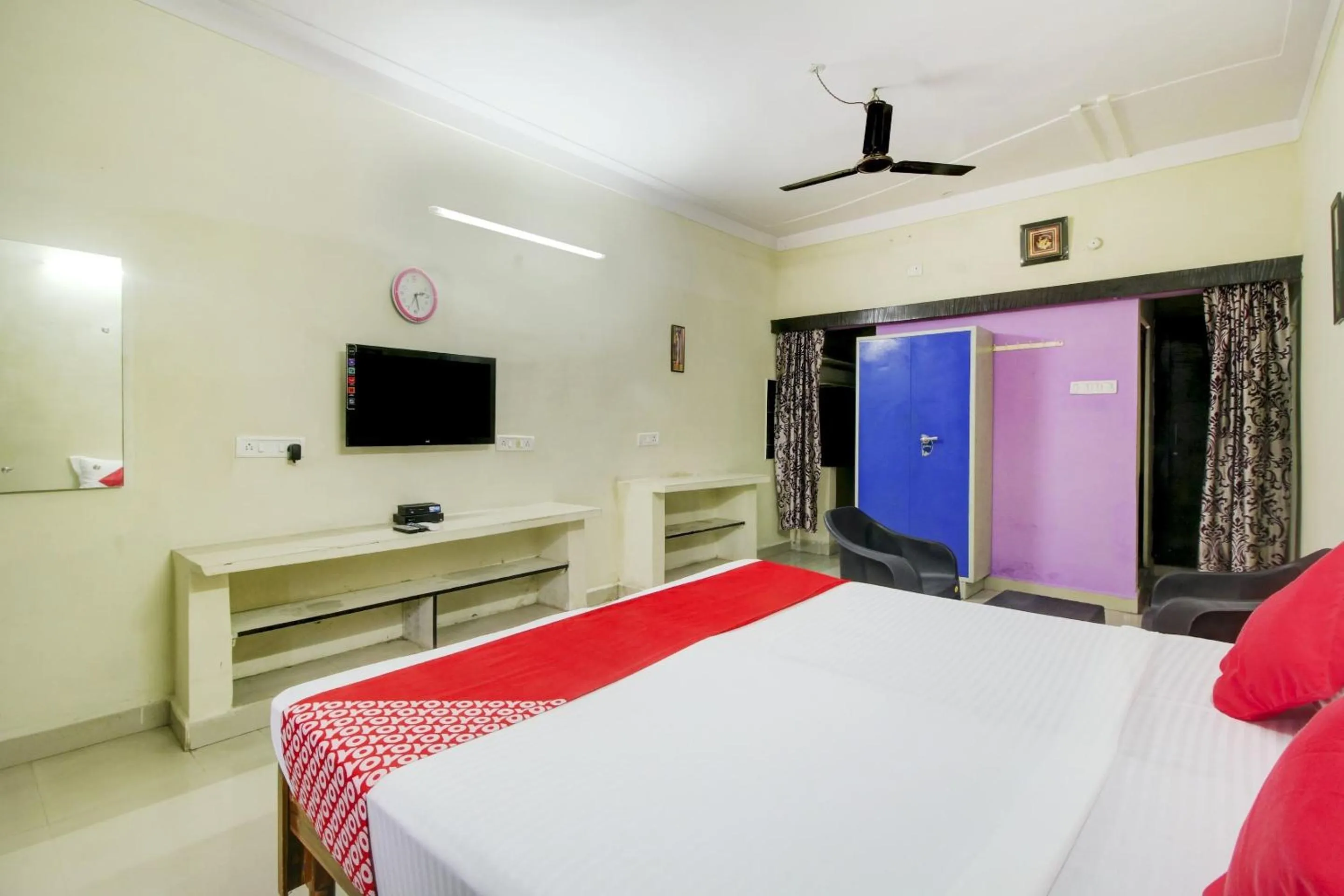 Bedroom, Bed in Hotel O HAPPY RESIDENCY